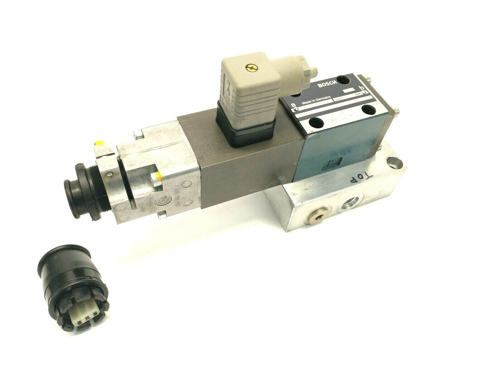 Bosch 0811403126 Hydraulic Proportional Throttle Valve 4WRP6EA28S-1X/G24Z4/M - Maverick Industrial Sales