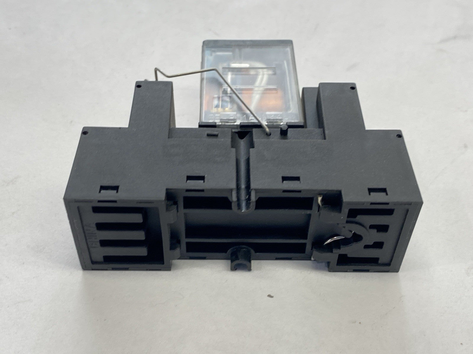 Schneider Electric RXM4AB2BD Relay 10A 250VAC w/ RXZE2M114M Base RXM040W Diode - Maverick Industrial Sales