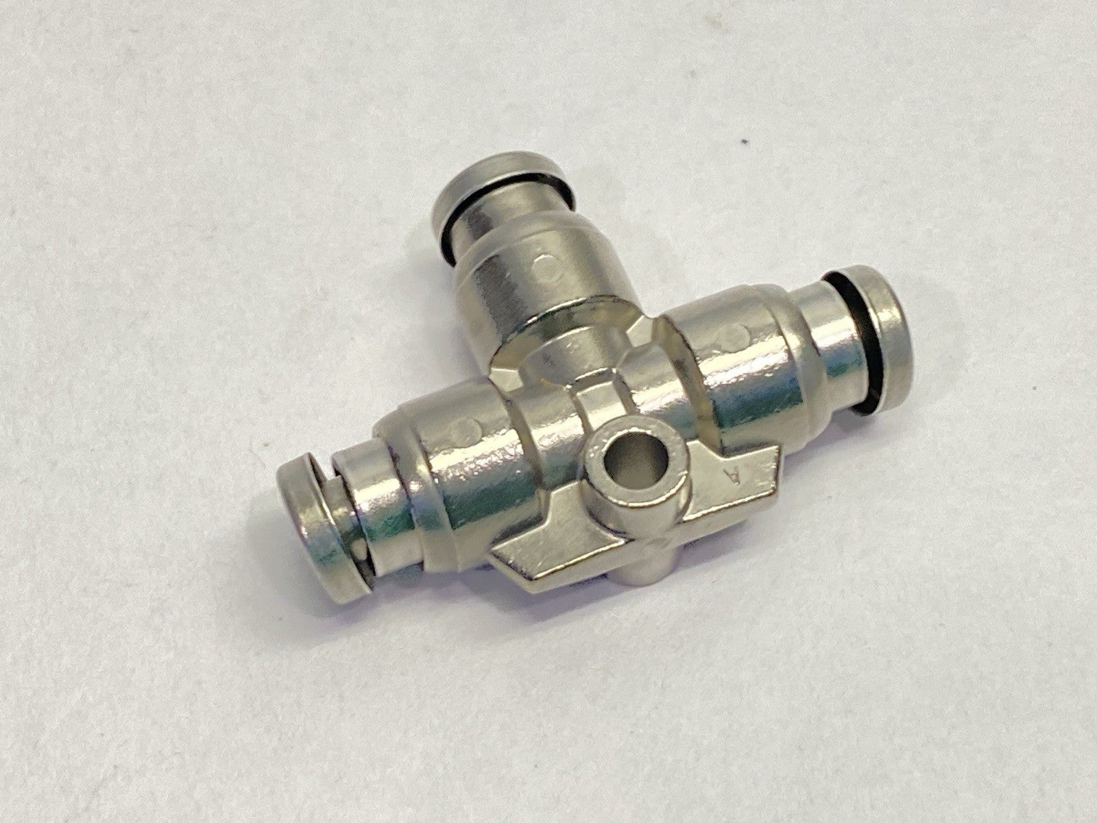 KQG2T03-00 | SMC KQC Union Tee Fitting Stainless Steel 5/32" OD - New – Open box - Maverick Industrial Sales