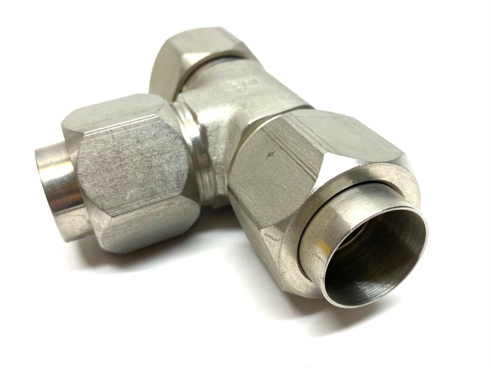 Parker 24 JBTX-SS Triple Lok 37 Degree Flare Tee w/ Nuts and Sleeves 1-1/2" OD - Maverick Industrial Sales