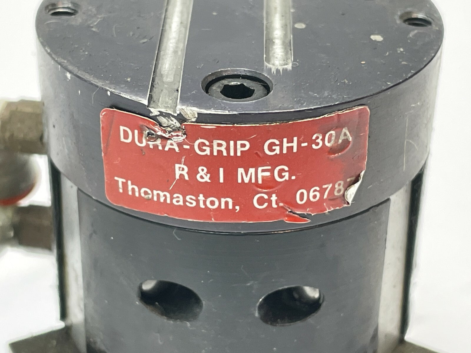 GH-30A | R&I Dura-Grip Angular Gripper - Used - Maverick Industrial Sales