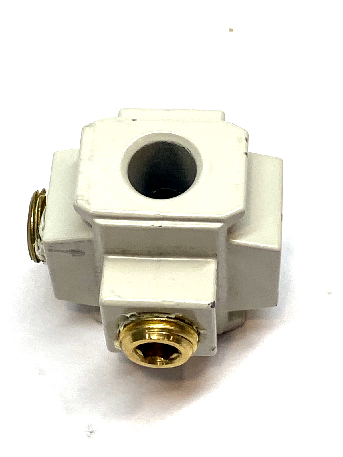 Y24-N02-A | SMC Cross Spacer for AC20-A Modular FRL 1/4" NPT - New – Open box - Maverick Industrial Sales