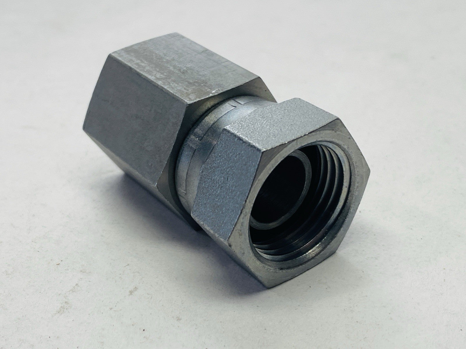 Parker 0207-8-8 Pipe Adapter 1/2-14" x 1/2-14" NPT/NPTF to NPSM Swivel LOT OF 5 - Maverick Industrial Sales