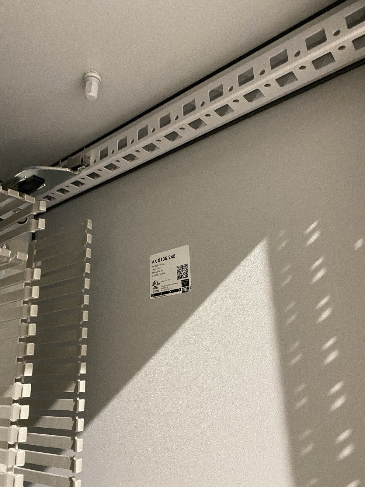 VX 8605.000 | Rittal VX 8605000 Enclosure Frame Basic with Back Plate. - New – Open box - Maverick Industrial Sales