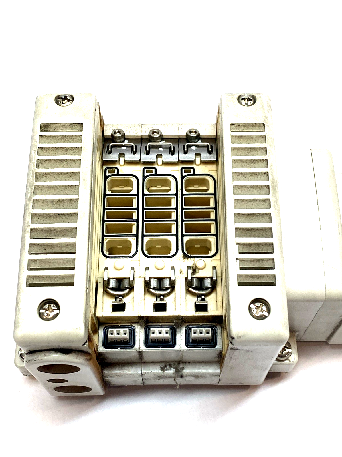 VV5QC21-03N7FD0-S | SMC Plug-In Valve Manifold Base MISSING PORT - Used - Maverick Industrial Sales