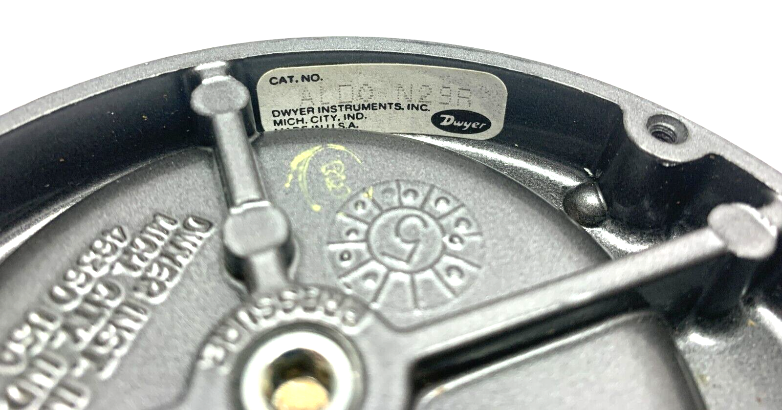 Dwyer 605-3C Magnehelic Indicating Transmitter 0-3" Water Column - Maverick Industrial Sales
