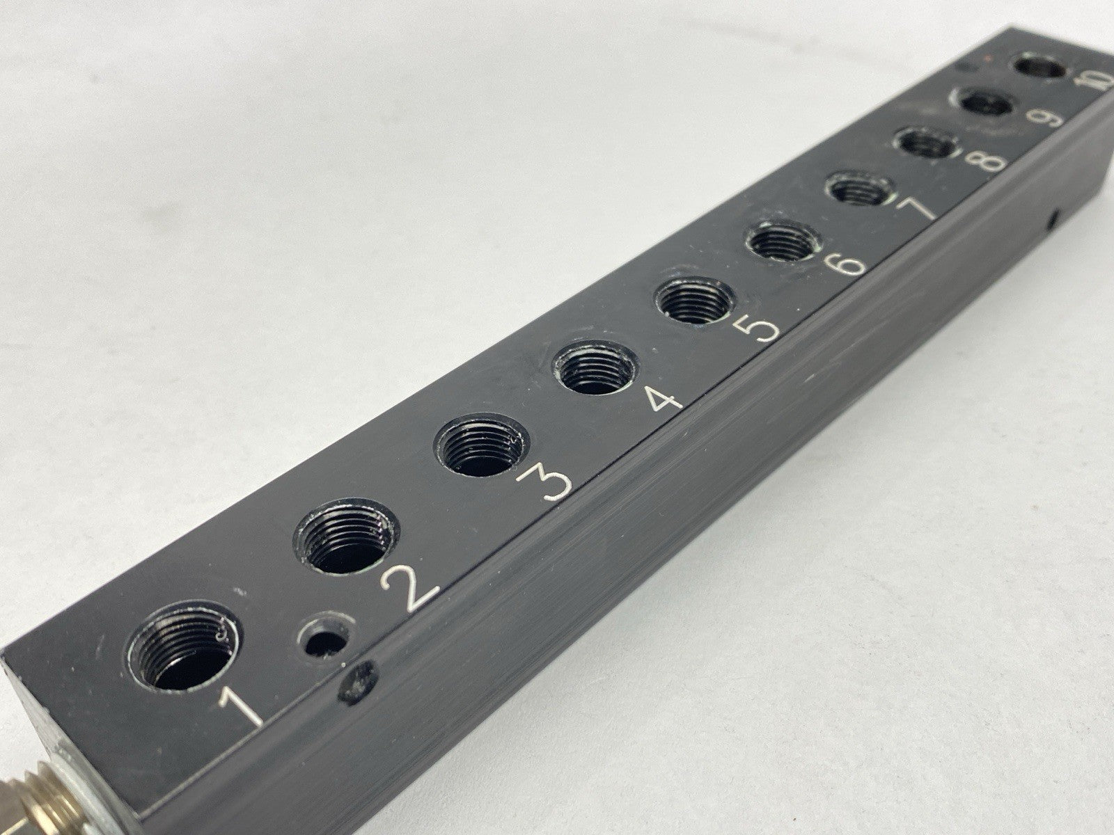 PCM20-250-10B | Polyconn Pneumatic Manifold 10x 1/4" NPT Out 3/8"NPT IN - Used - Maverick Industrial Sales