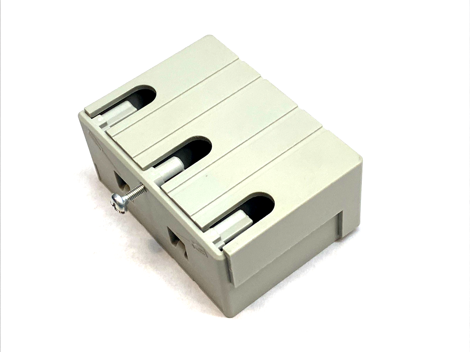 194R-30-C3 | Allen-Bradley 30A Terminal Shield Terminal Disconnect SER A LOT OF 3 - New – Open box - Maverick Industrial Sales