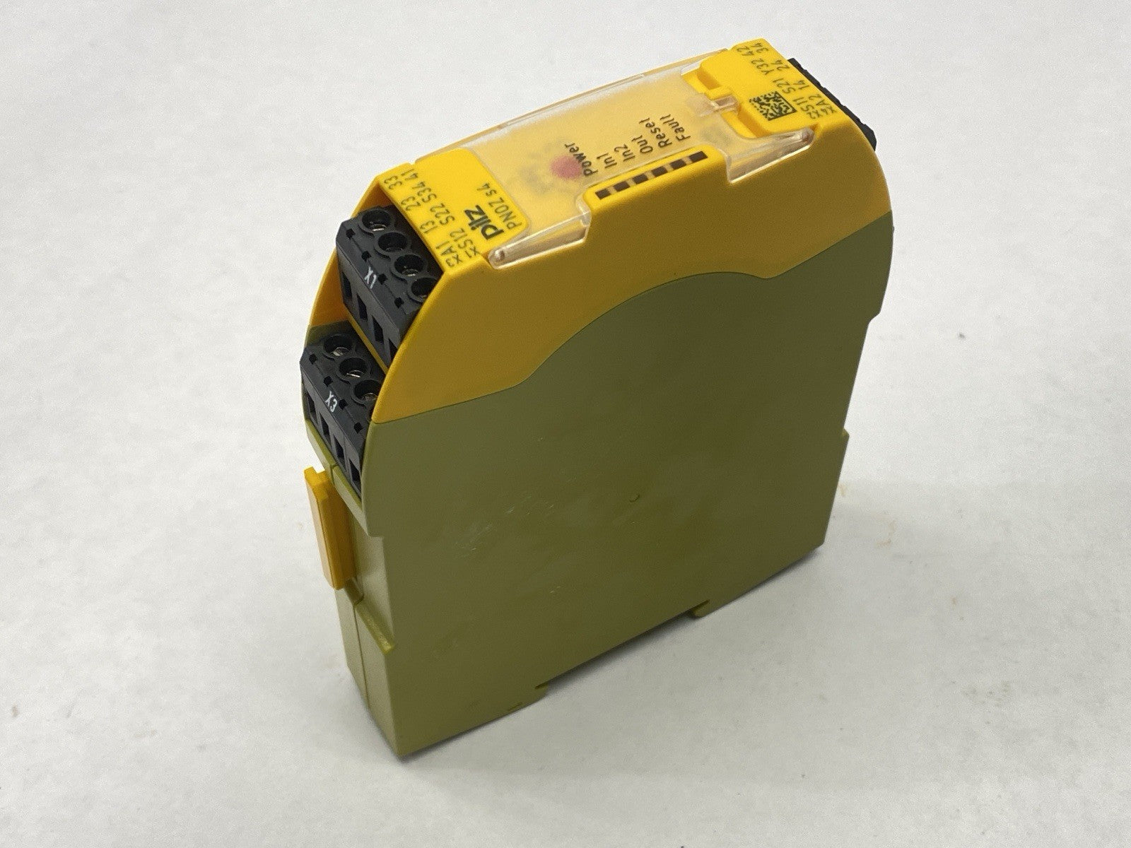 PNOZ s4 24VDC 3n/o 1n/c,750104 | Pilz PNOZ s4 24VDC 3n/o 1n/c Standalone Sigma Safety Relay 750104 - Used - Maverick Industrial Sales