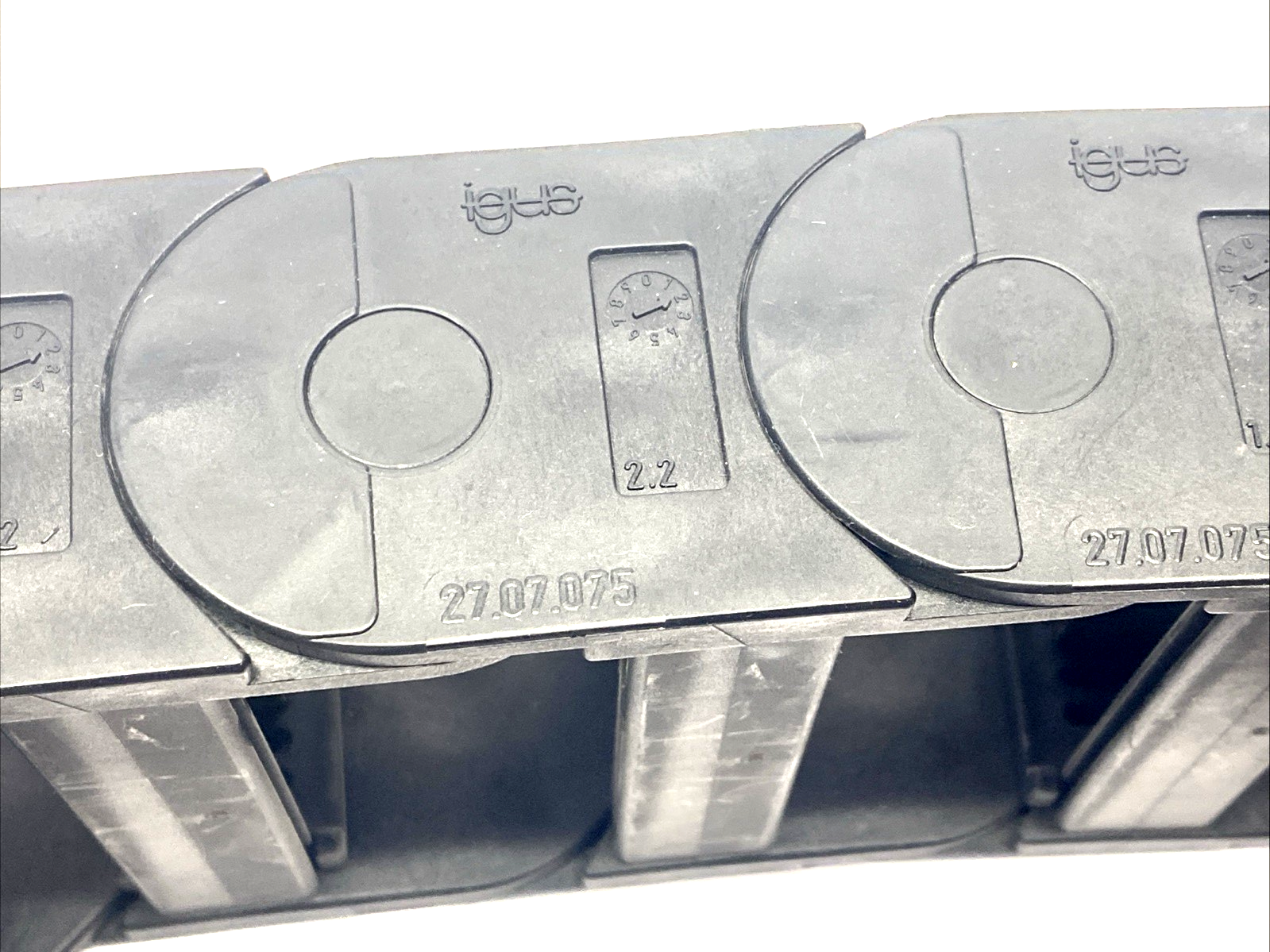 Igus 27.07.075 E2 Series 27 E-Chain Cable Carrier 12-Link 28" Length 27-07-075-0 - Maverick Industrial Sales