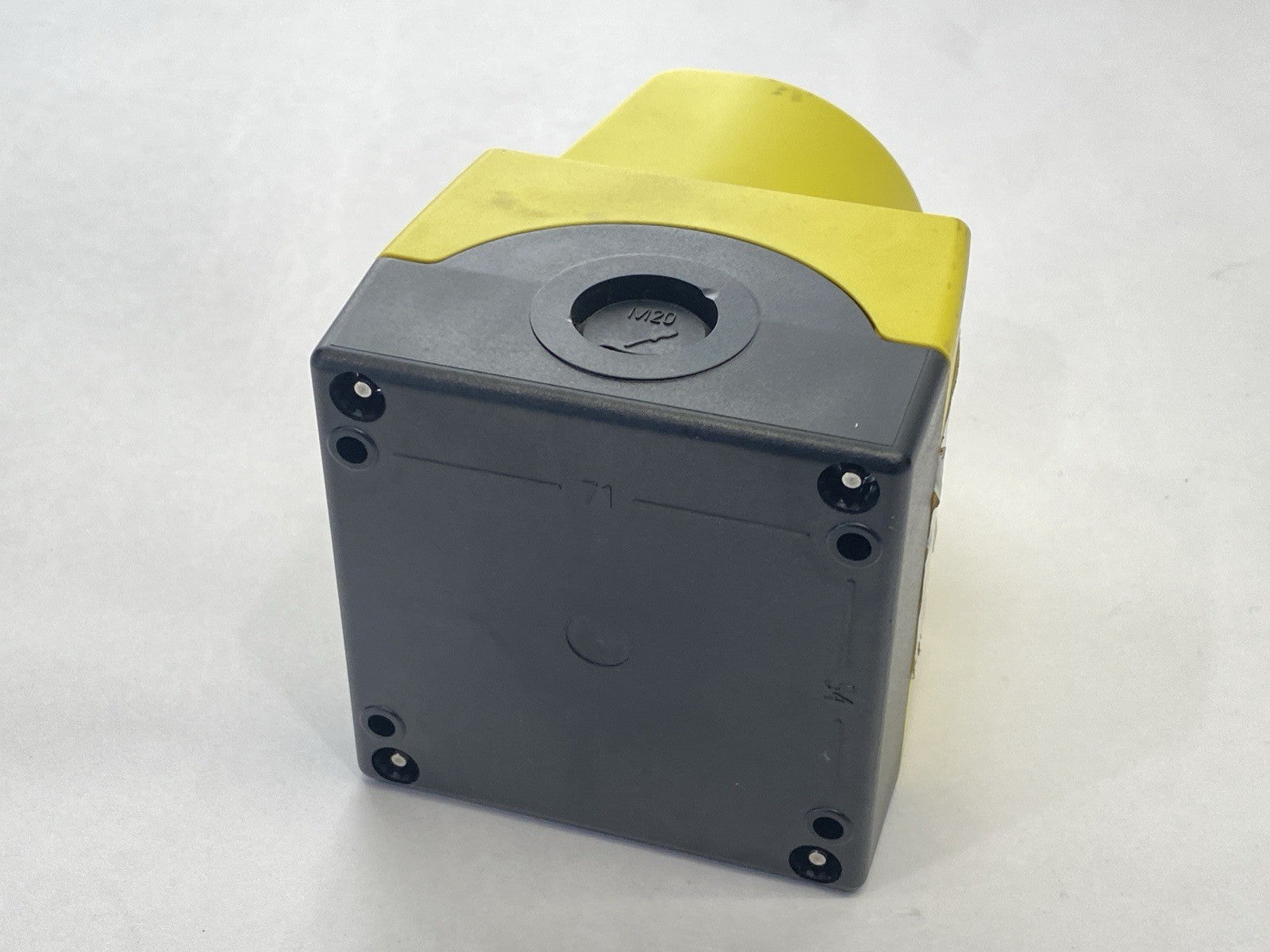 3SU1801-0NZ00 | Siemens Emergency Stop Housing Enclosure w/E-Stop Button - Used - Maverick Industrial Sales