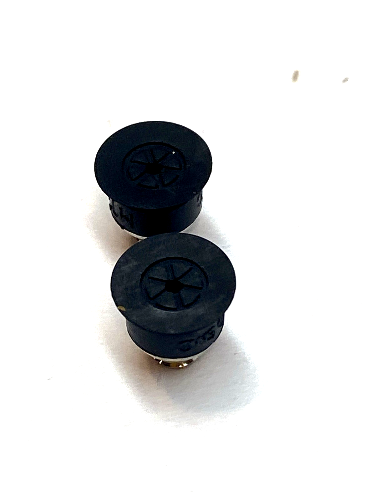 ZP2-TB10MTN-H5 | SMC Thin Flat Vacuum Pad 10 mm NBR M5 Male Thread LOT OF 2 - New – Open box - Maverick Industrial Sales