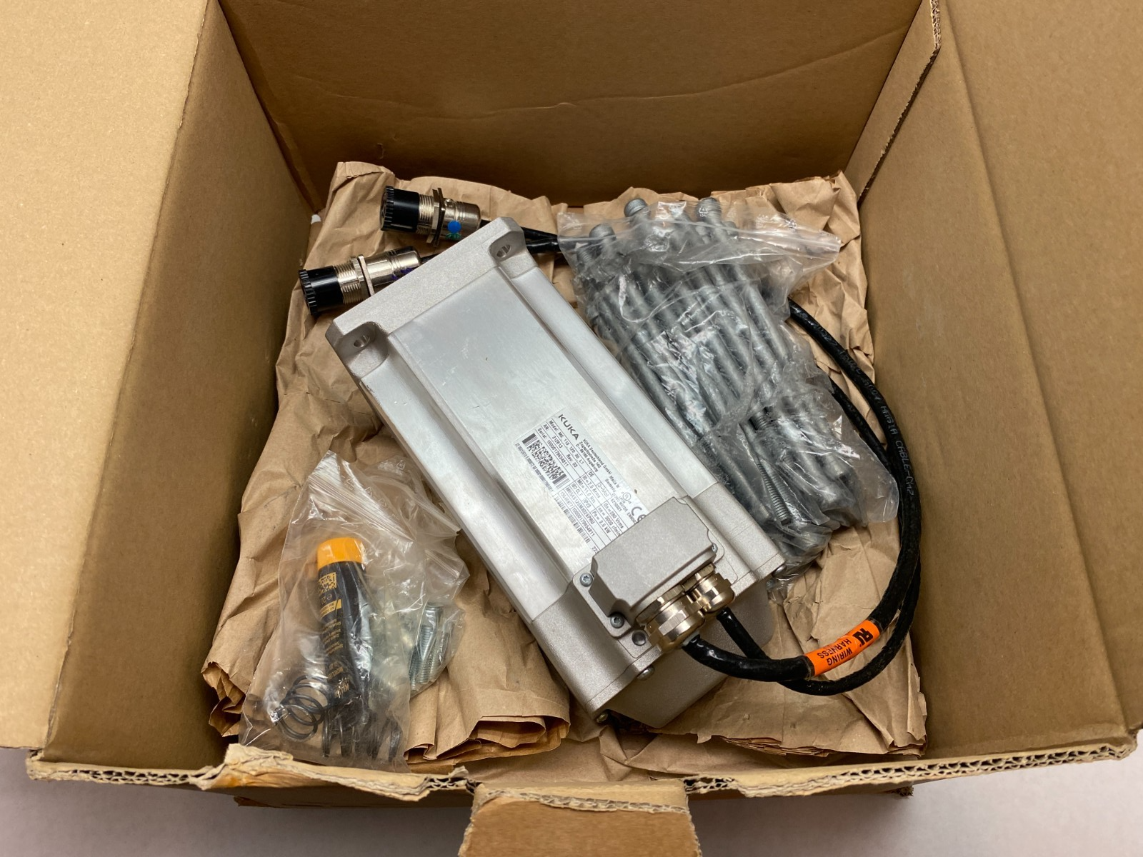Kuka 00-334-483 Servo Motor 2,5kW L1 ME, ME_110_120_30_L1 - Maverick Industrial Sales