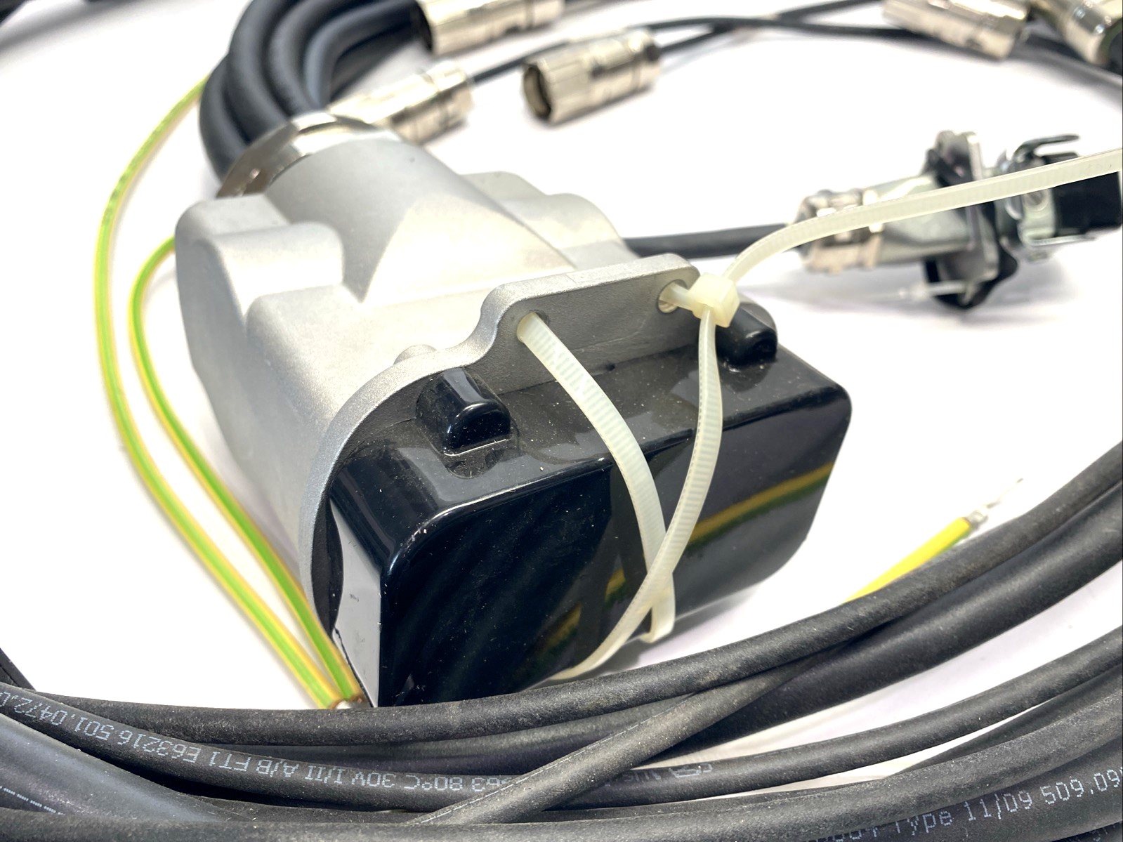 Kuka INT 084ST2700 Complete Internal Cable Set 325606 00-325-606 - Maverick Industrial Sales