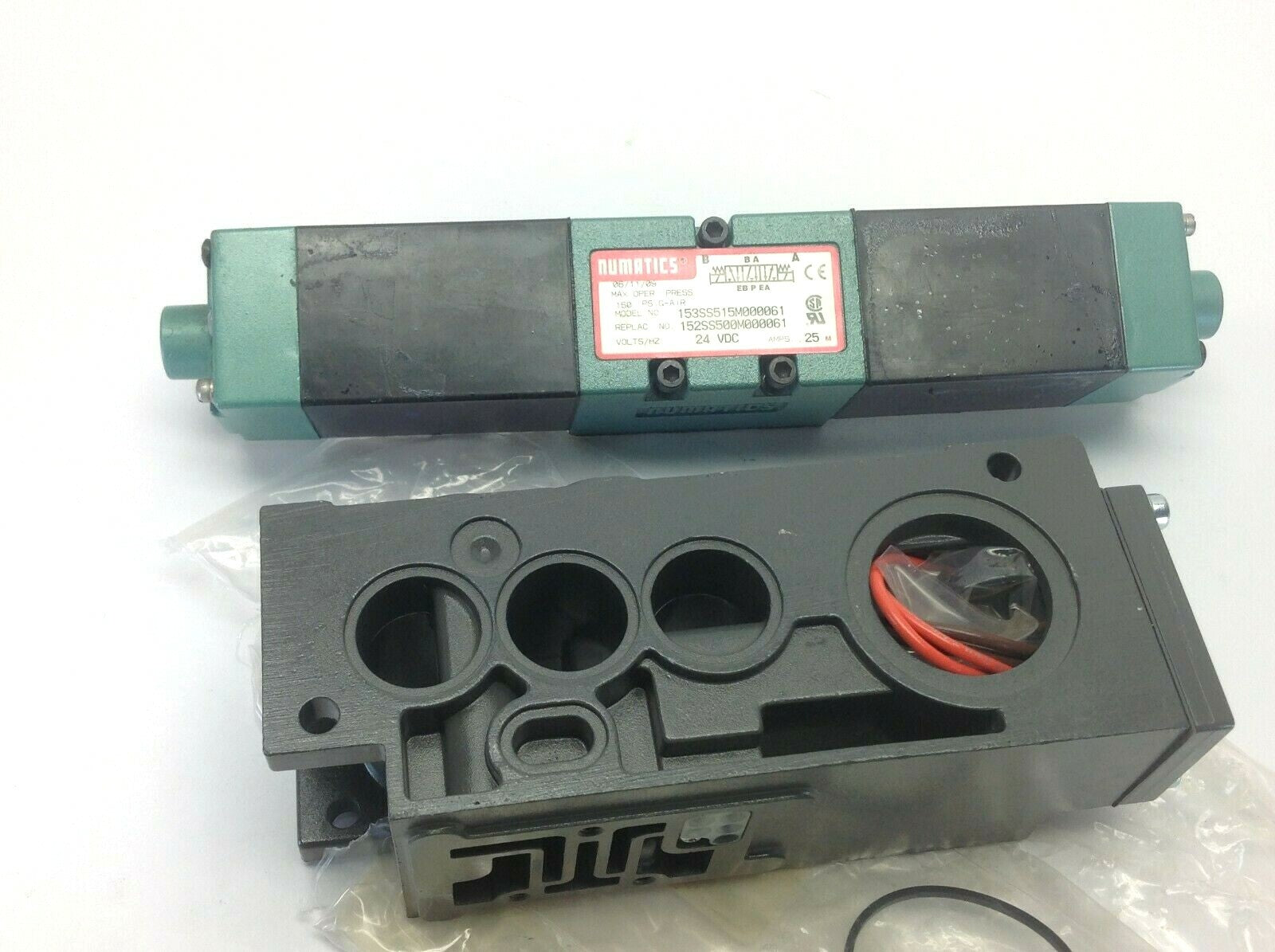 Numatics 153SS515M000061 Solenoid Valve 24VDC 0.25A with Manifold - Maverick Industrial Sales