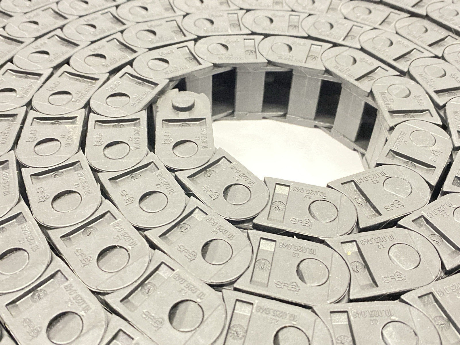 10.025.048.0 | Igus Series 10 Energy Chain 132 Links 13ft Length - New Other - Maverick Industrial Sales