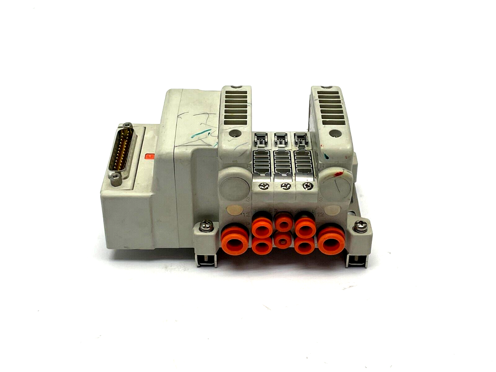 SMC VV5QC11-03N7FD0-D0S Plug In Manifold Base 3-Station w/ Din Rail Mount - Maverick Industrial Sales