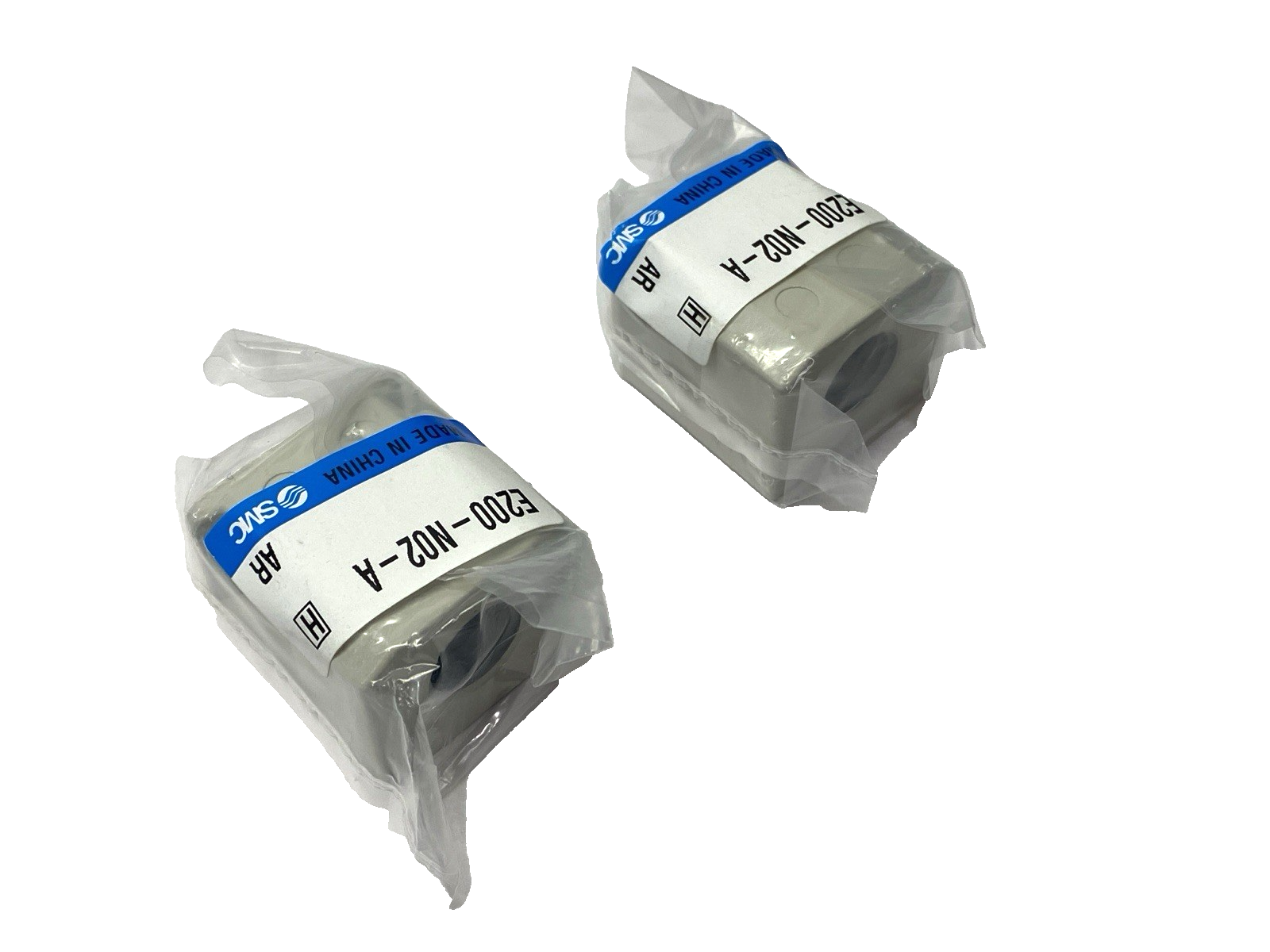 E200-N02-A | SMC Pneumatic Adapter 1/4" Ports LOT OF 2 - New - Maverick Industrial Sales