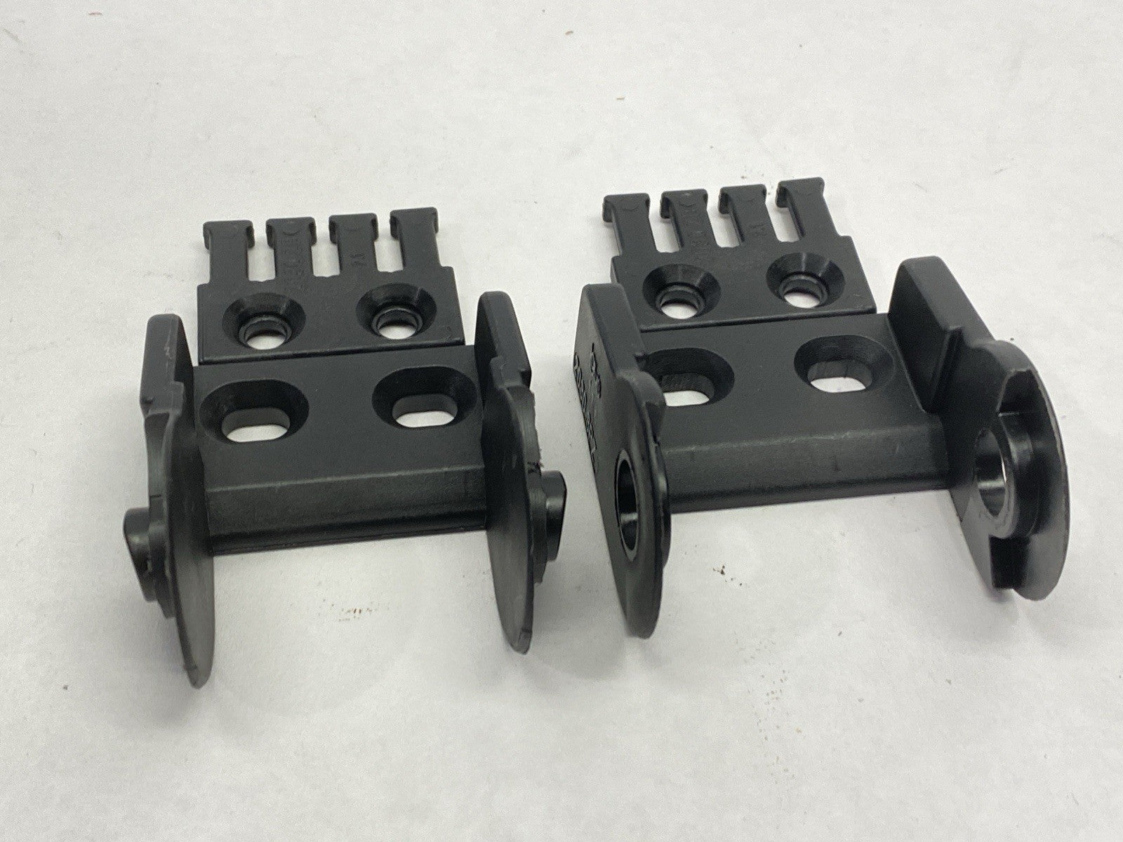 2035-34PZB | Igus Pivoting Mounting Bracket For E-Chain Cable Carrier LOT OF 2 - New Other - Maverick Industrial Sales