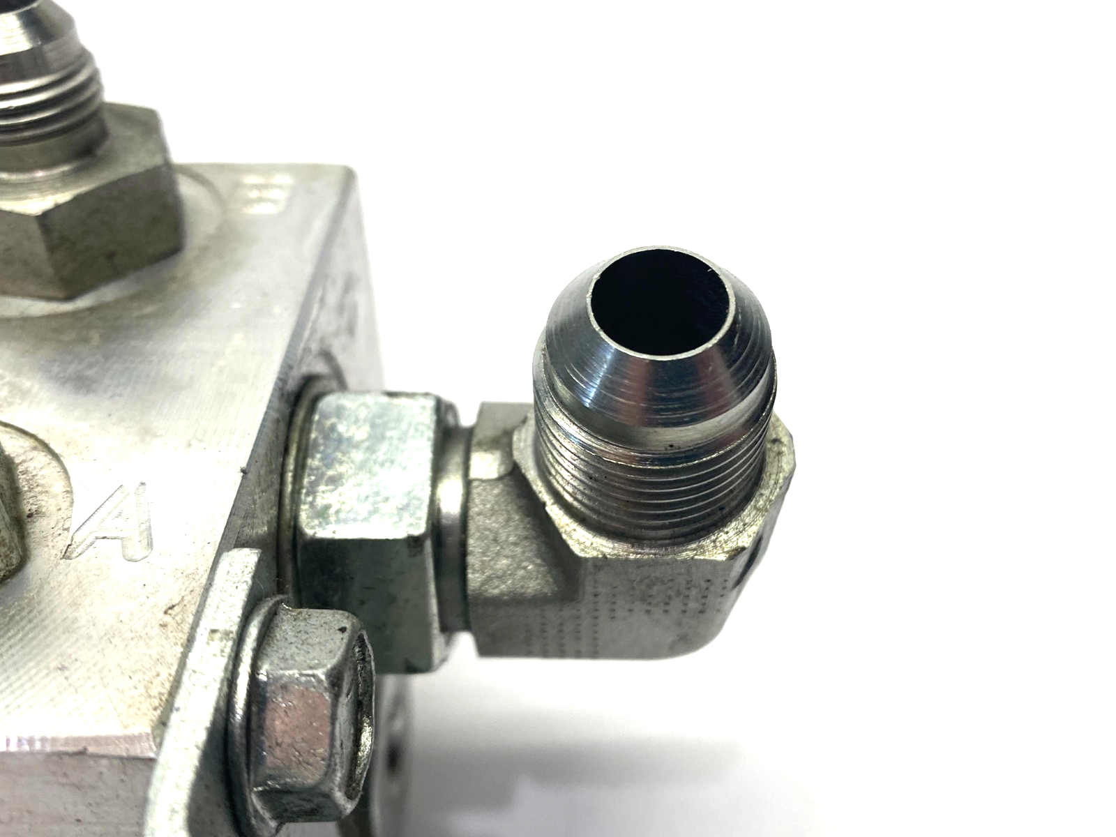 AD03P052S | Daman Aluminum Directional Valve Manifold 5-Station 3000PSI- Used - Maverick Industrial Sales