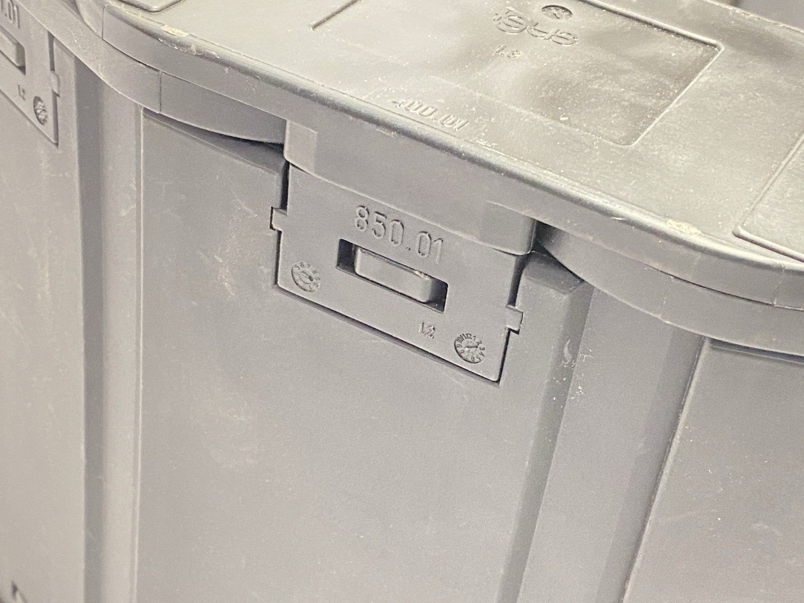 Igus 40.02.200 40 Series Cable Carrier 10 Links 9" x 39" Length - Used - Maverick Industrial Sales