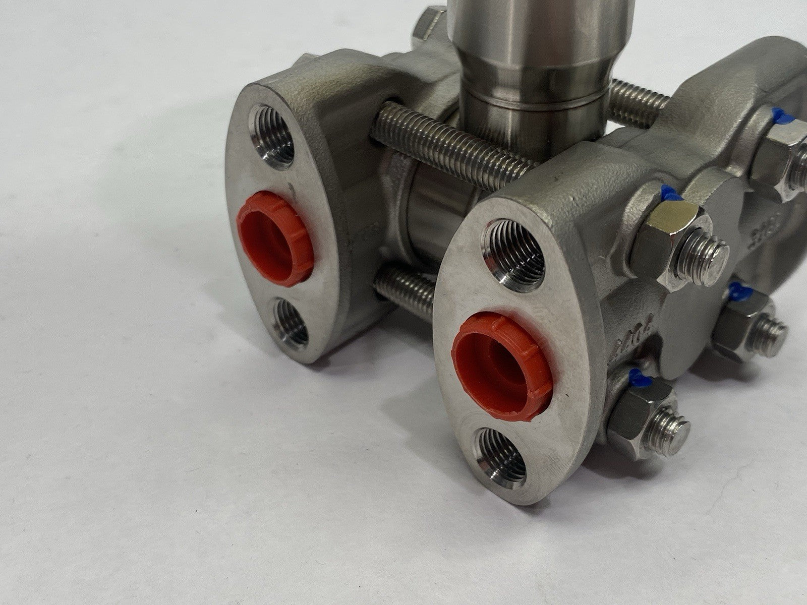 DF85.AXD1CDMZXKIMKM | VEGA VEGADIF 85 Differential Pressure Transmitter - New – Open box - Maverick Industrial Sales
