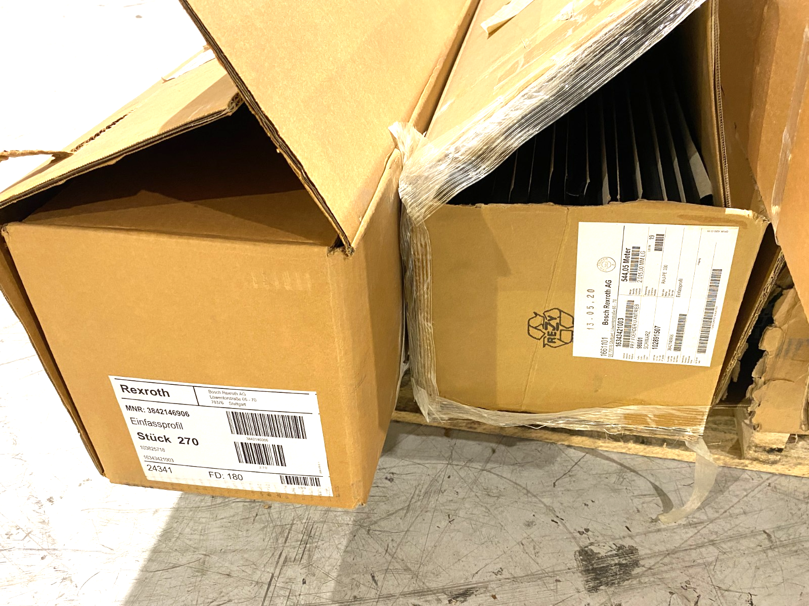 Rexroth 3842146906 & 3842555270 Slot Profile L=2000 Gray, Black LOT OF 1200 - Maverick Industrial Sales