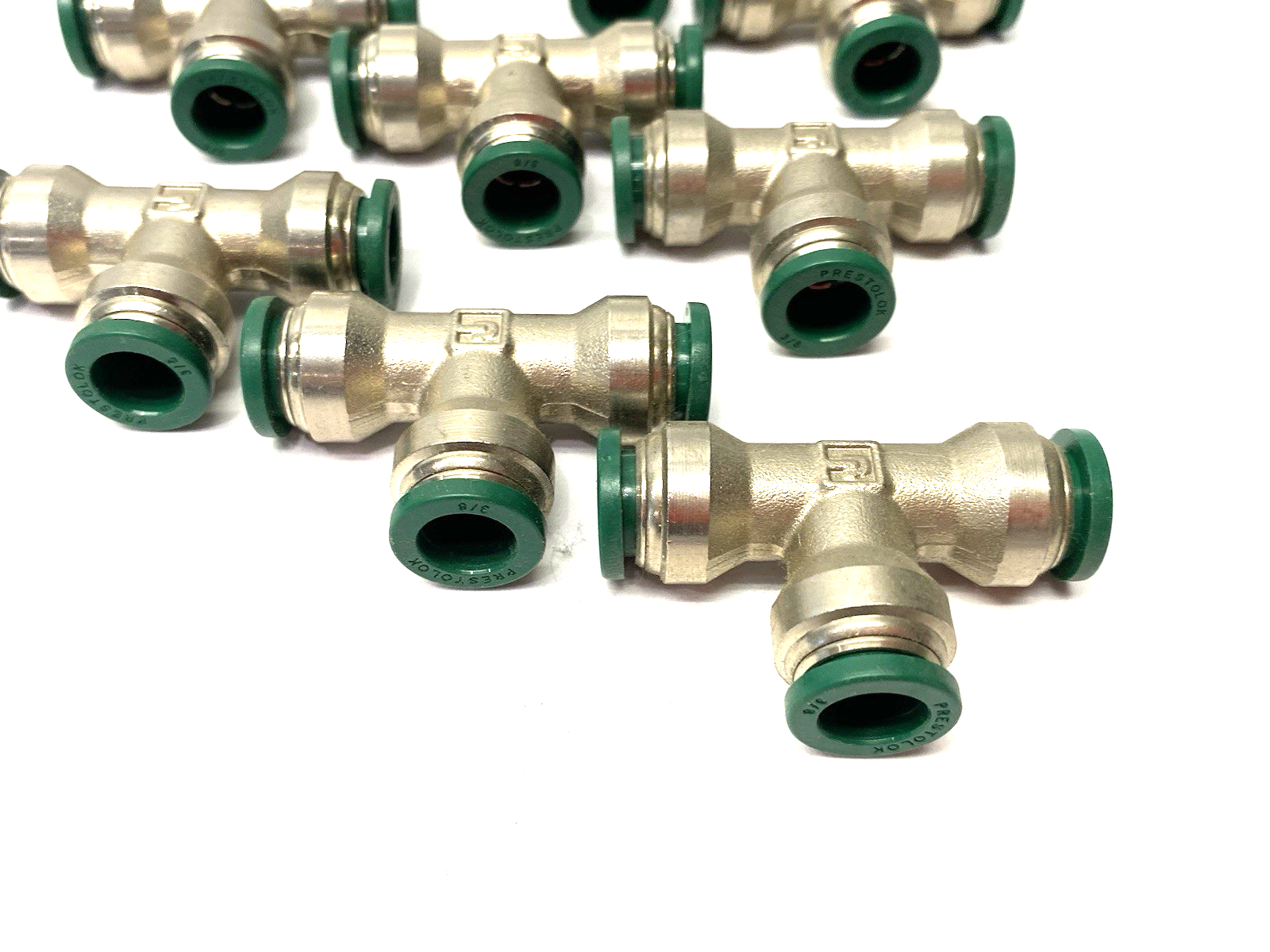 | Parker 164PLP-6 Push-to-Connect Union Tee Fitting 3/8" Tube OD LOT OF 12 - New – Open box - Maverick Industrial Sales