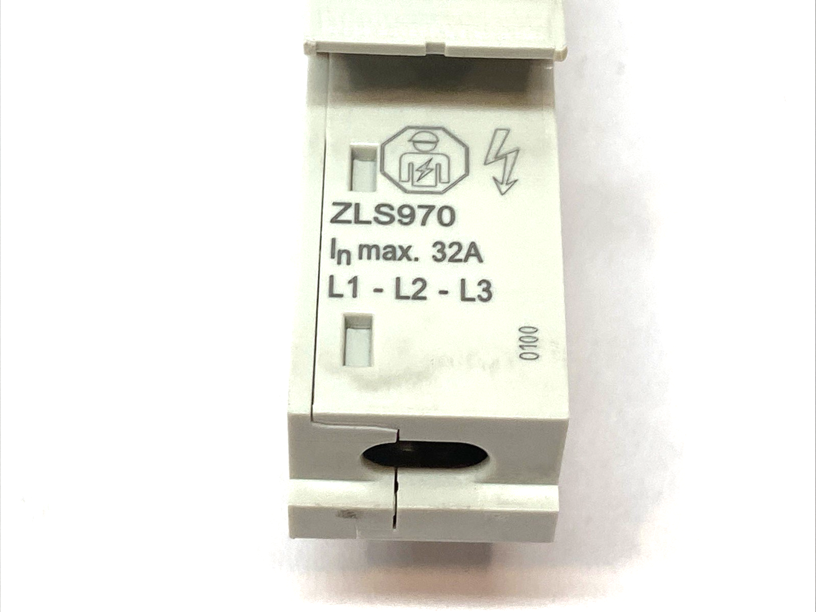 ZLS970 | ABB SMISSLINE TP Universal Adapter 600VAC 32A - Used - Maverick Industrial Sales