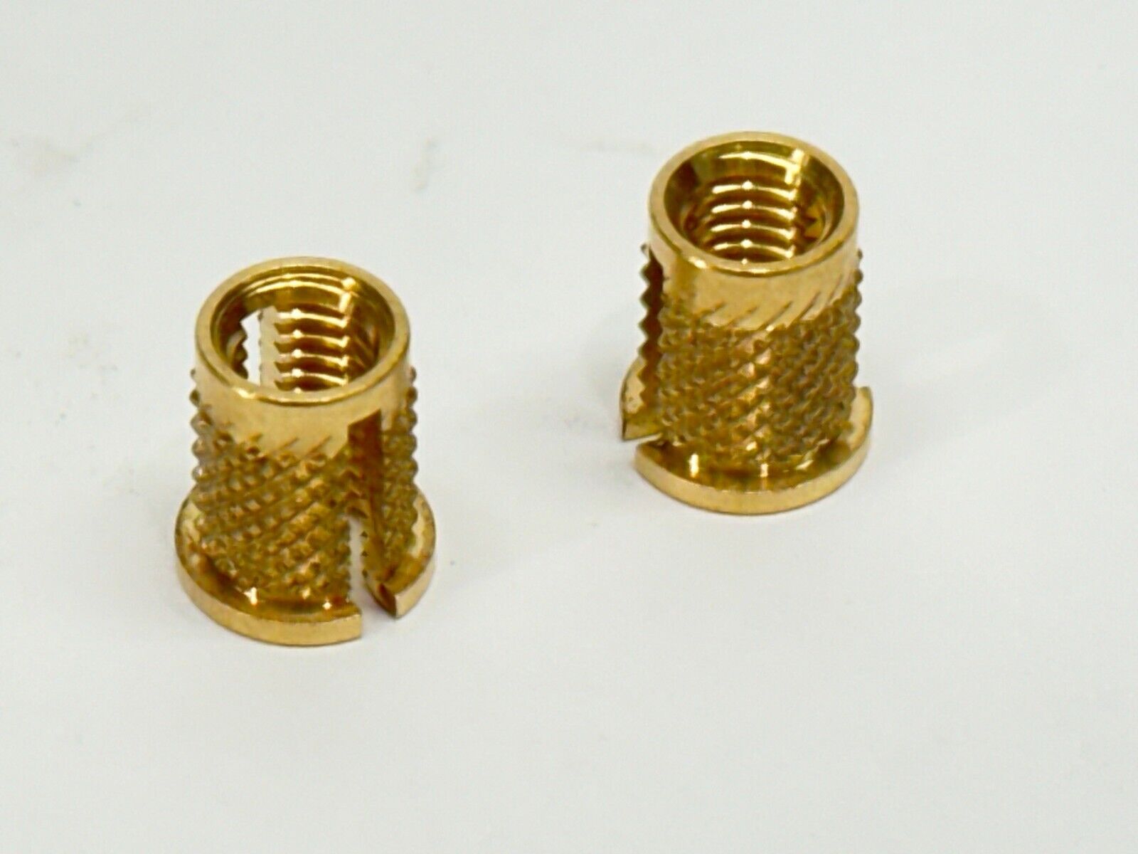 E-Z Lok 260-332-RS 10-32 Reverse Slot Press Insert Brass LOT OF 2 - Maverick Industrial Sales