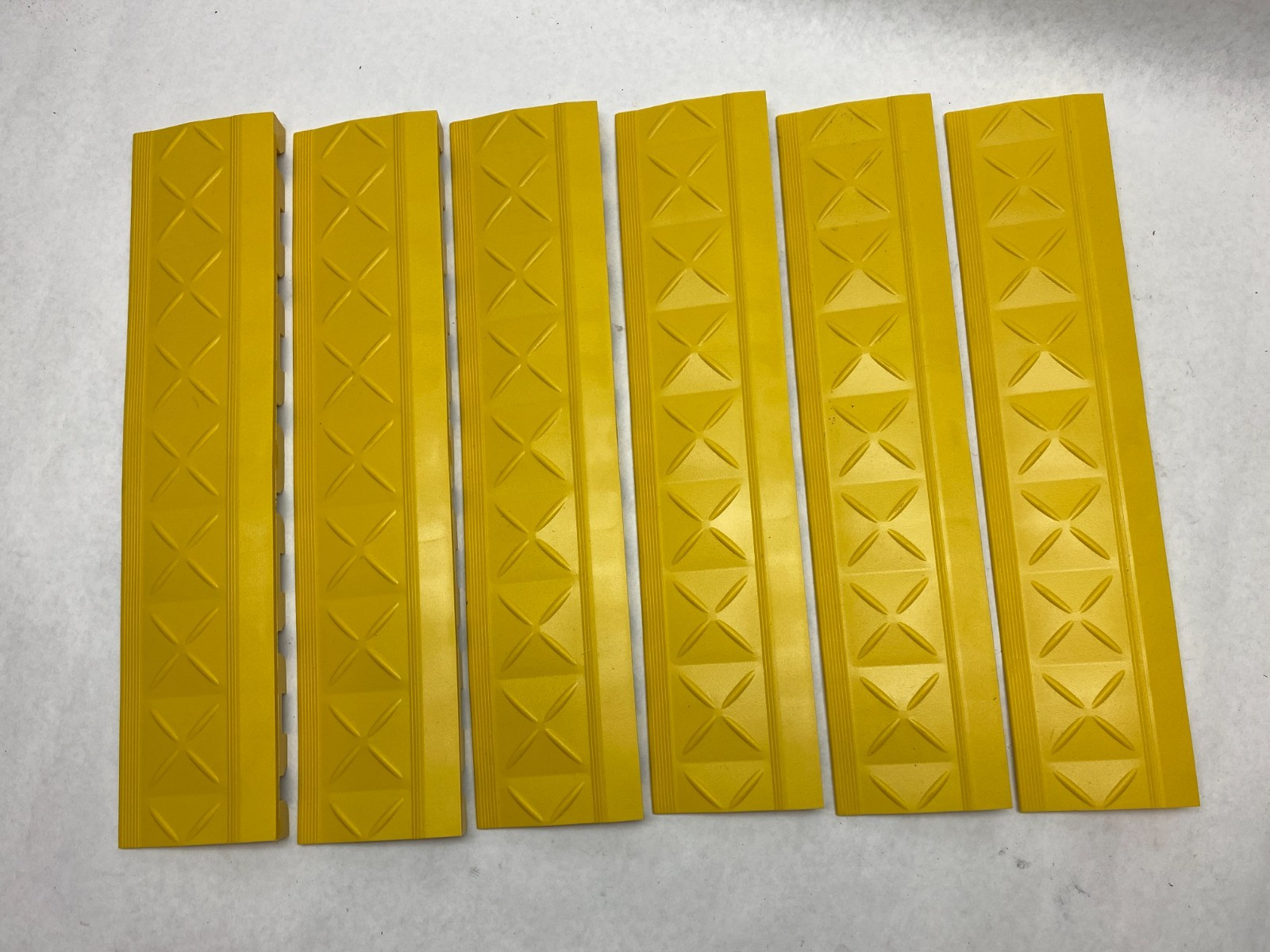 A3-Y | Ergo Advantage Anti-Fatigue Floor Mat, Female Edging 18" L x 4" W LOT OF 6 - New – Open box - Maverick Industrial Sales