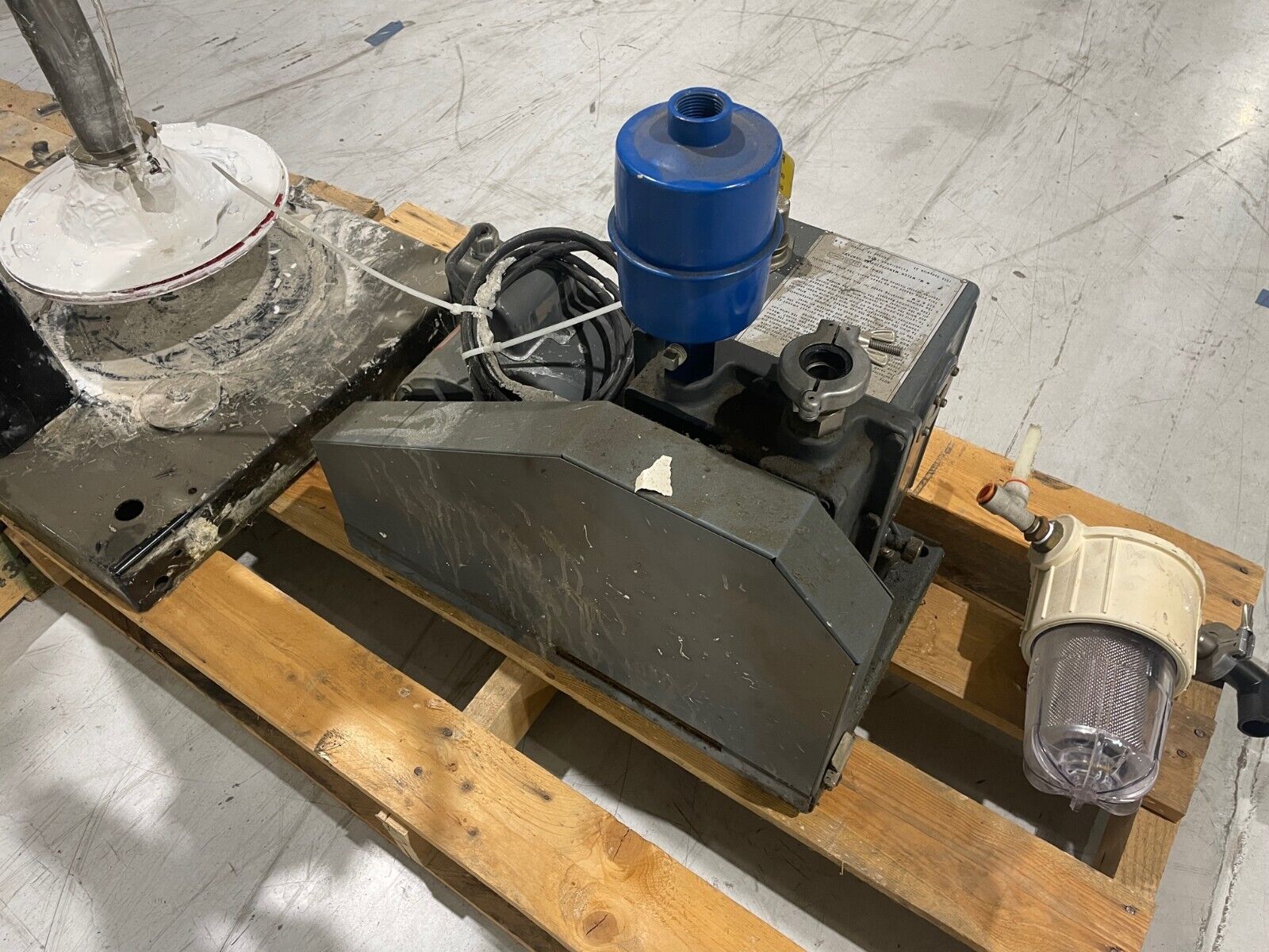 Liquid Control Tanks ARO 651605 Pump, Welch Duo-Seal Vacuum, Silicone Dispensing - Used - Maverick Industrial Sales