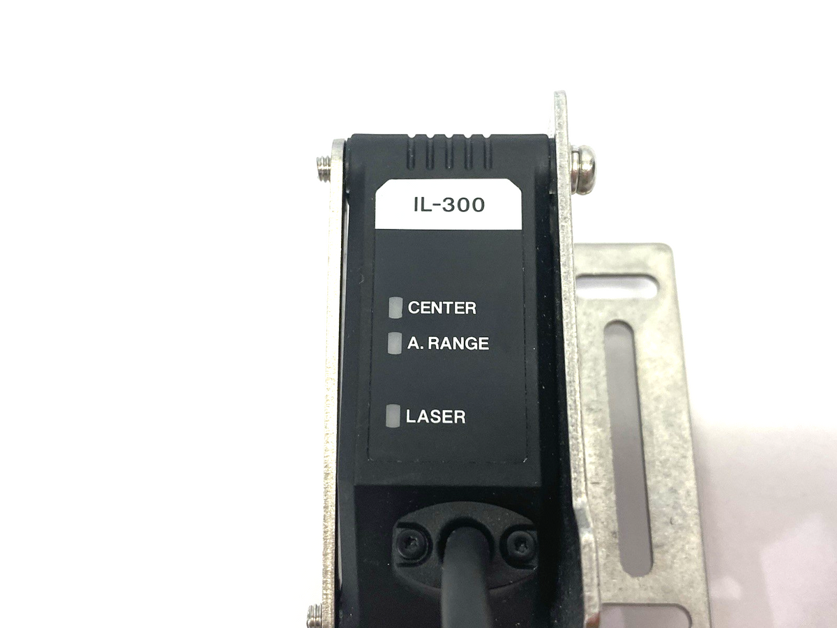| Keyence IL-300 CMOS Multi-Function Analog Laser Sensor, 300mm Ref. Distance - Used - Maverick Industrial Sales