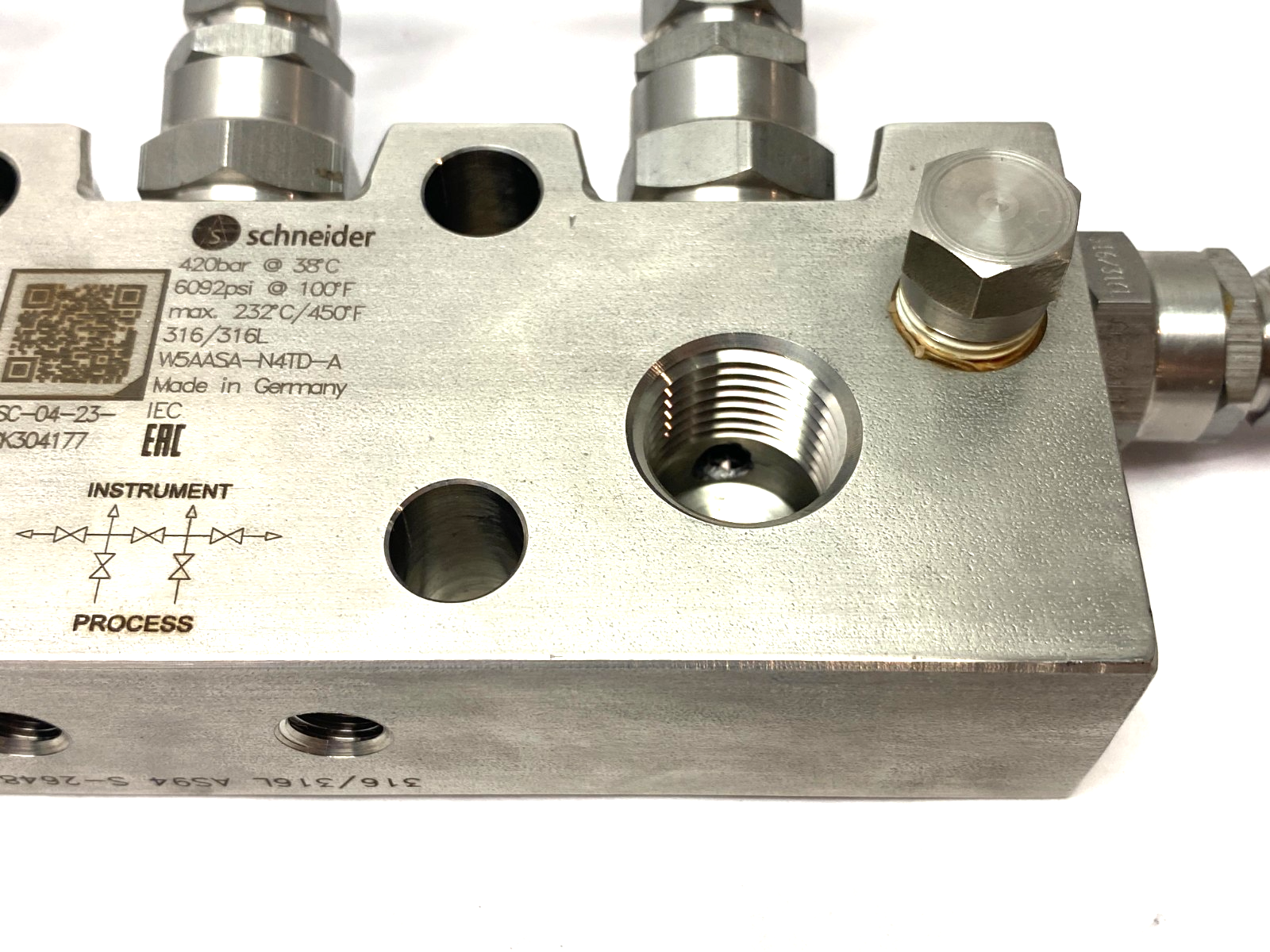 W5AASA-N4TD-A | Schneider Stainless Steel 5-Valve Manifold 6092psi/420bar - New – Open box - Maverick Industrial Sales