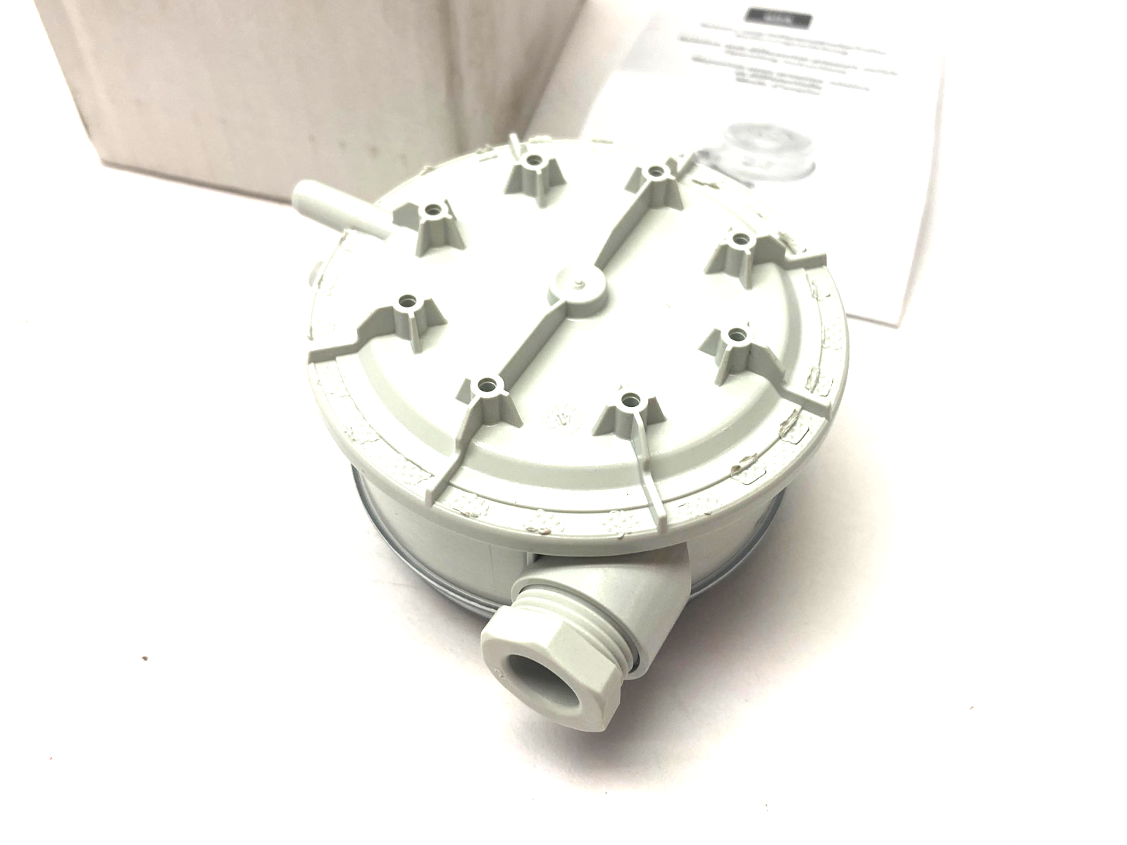 Huba Control 604.S220030 Relative or Differential Pressure Switch 0.4...4inchH2O - Maverick Industrial Sales