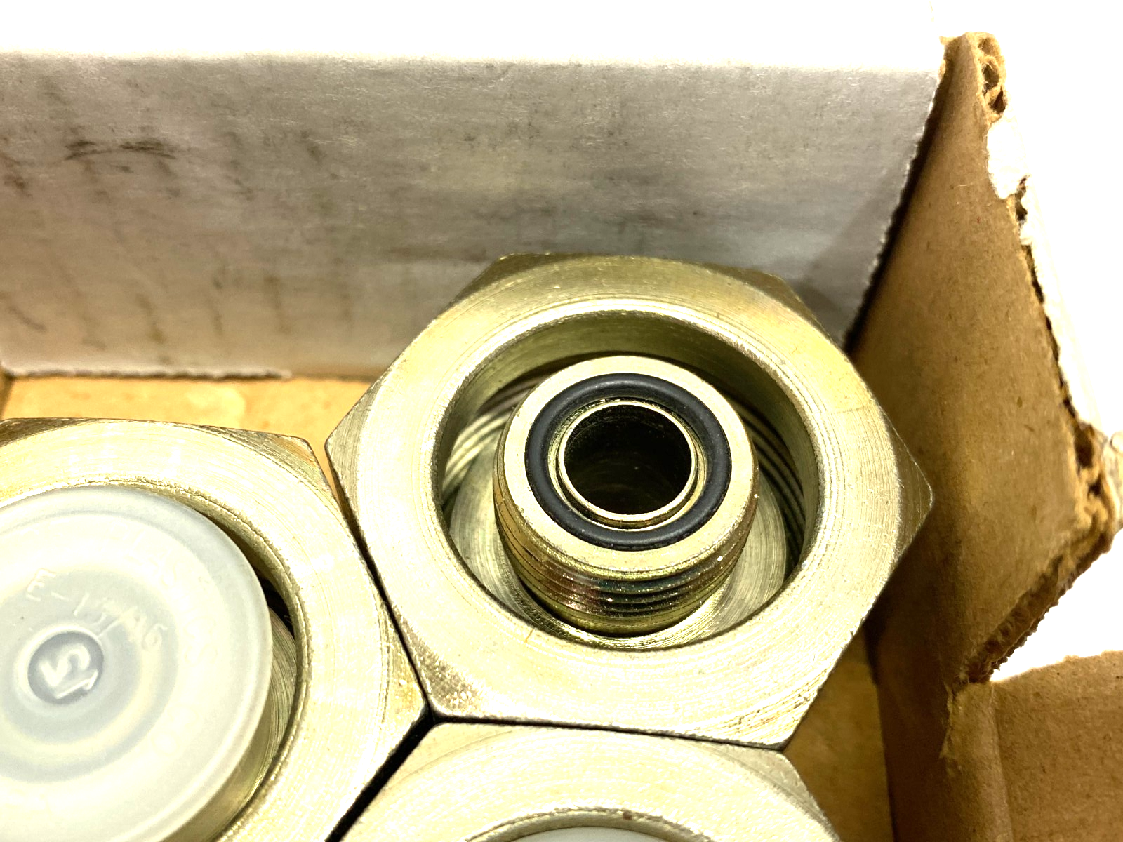 Parker 16-8 TRLON-S Seal-Lok O-Ring Face Seal Tube Fitting 1/2" to 1" BOX OF 4 - Maverick Industrial Sales