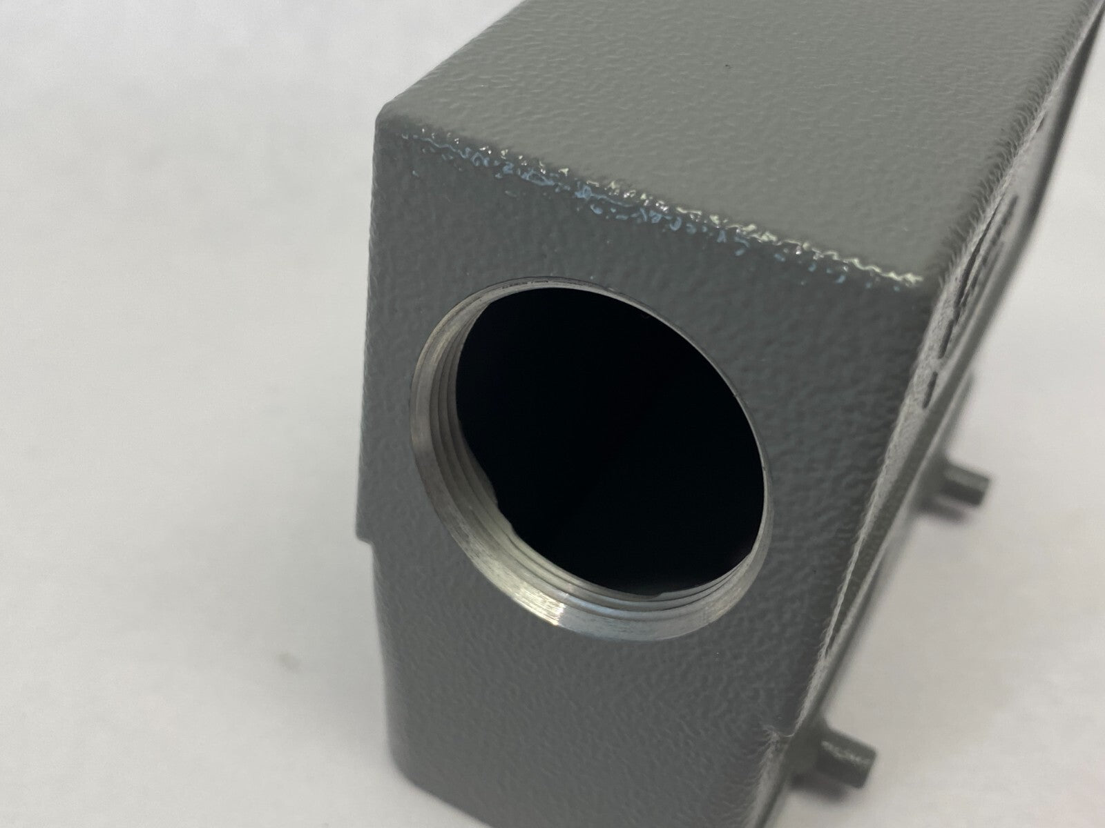 Harting 19300160527 Heavy Duty Han B Hood Side Entry HC 4 Pegs M32 Housing - Maverick Industrial Sales