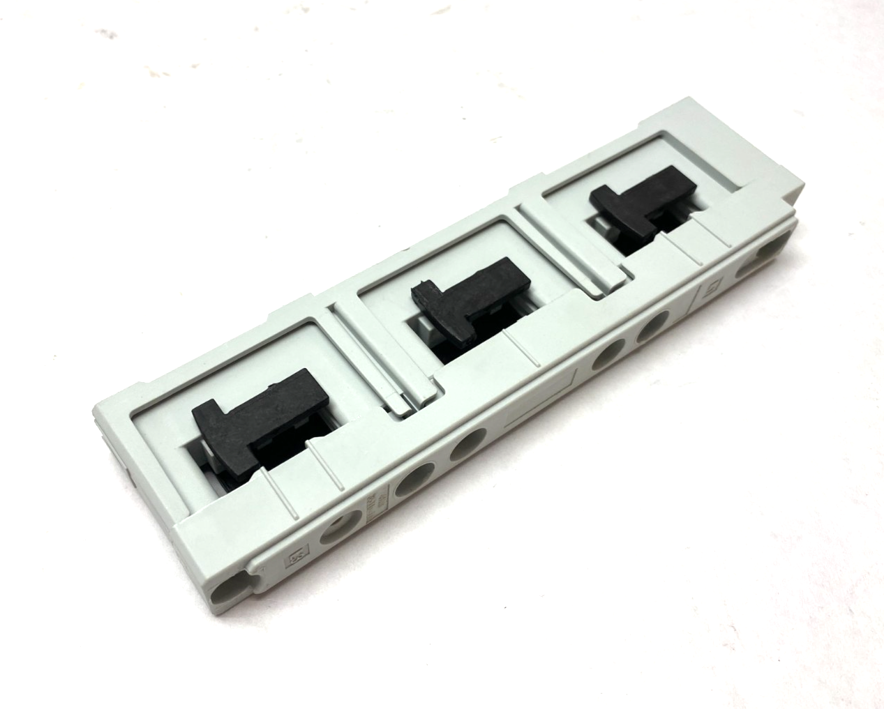 Siemens 8US1923-3UA01 Busbar Holing Bracket - Maverick Industrial Sales