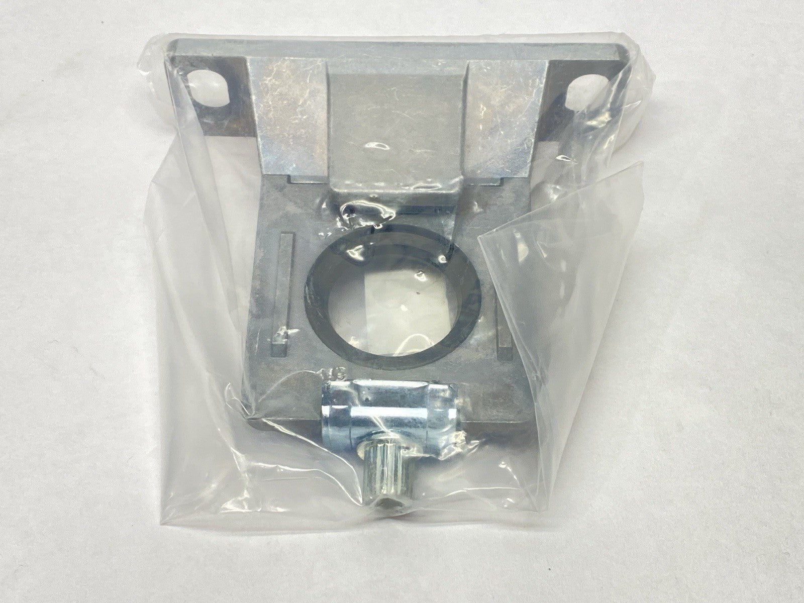 Y600T-A | SMC Interface With Bracket - New - Maverick Industrial Sales
