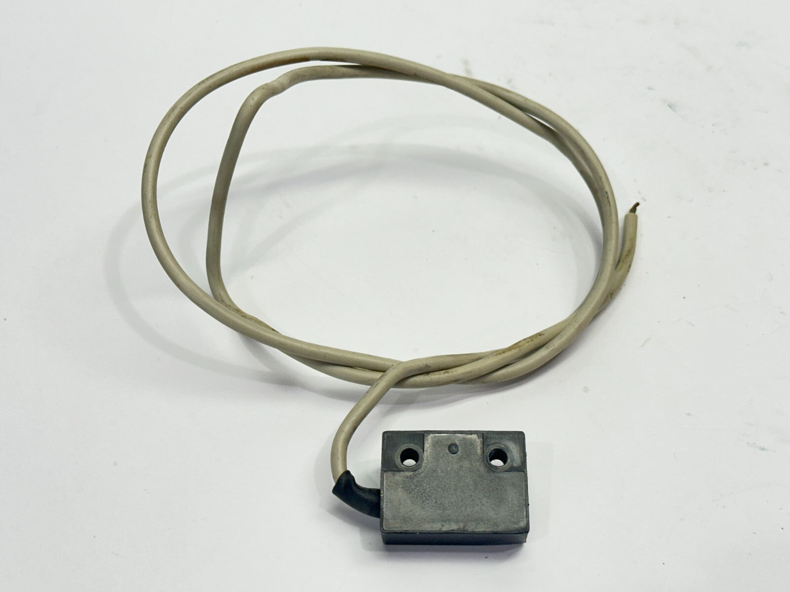 153270AA CUT CORD | Elobau 153270AA Magnetically Actuated Safety Sensor 20" Flying Leads CUT CORD - Used - Maverick Industrial Sales