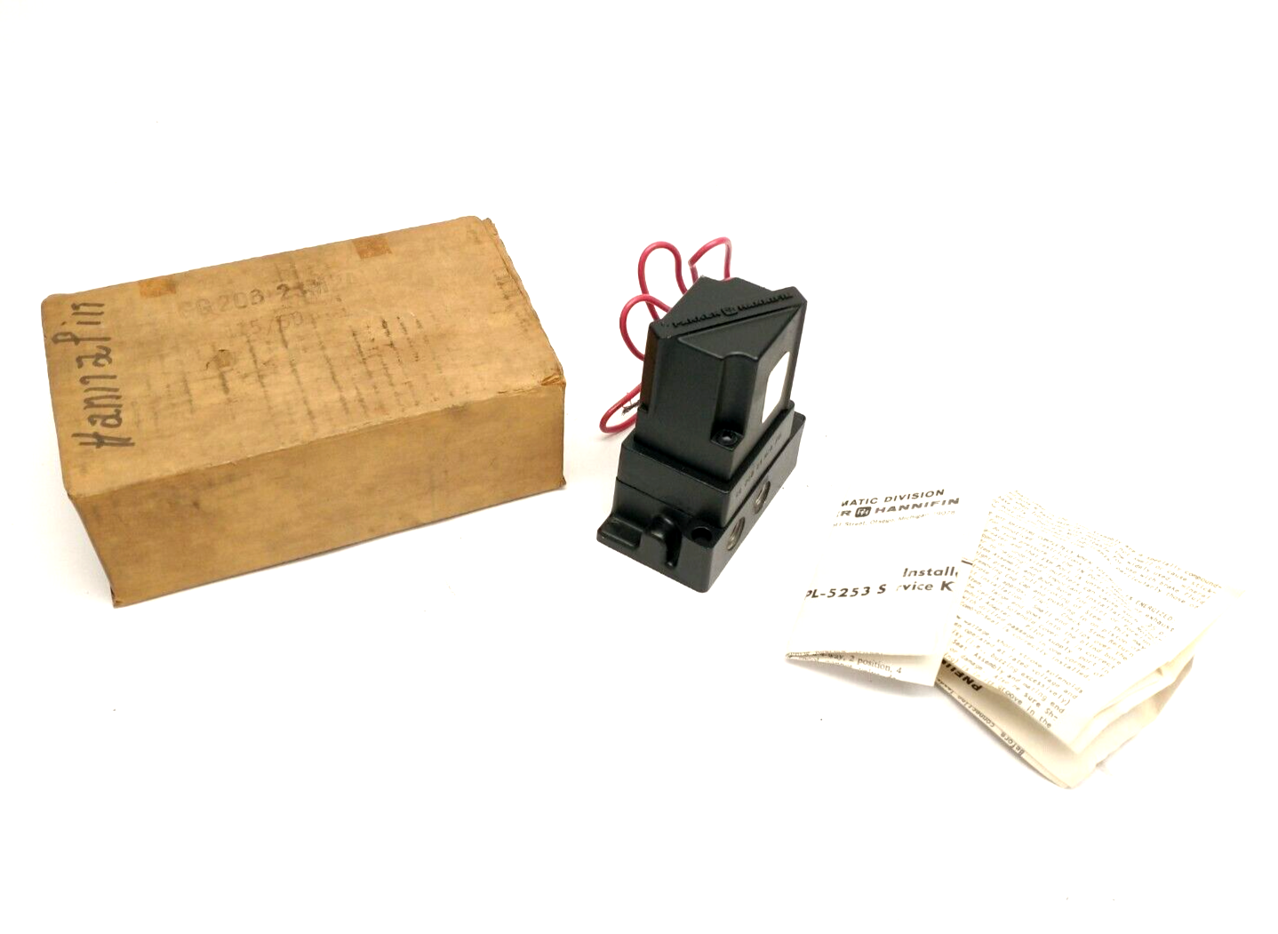Parker Hannifin GG-200-25-M2A-FU 4-Way 2-Position Solenoid Valve 1/4" NPT 4-Port - Maverick Industrial Sales