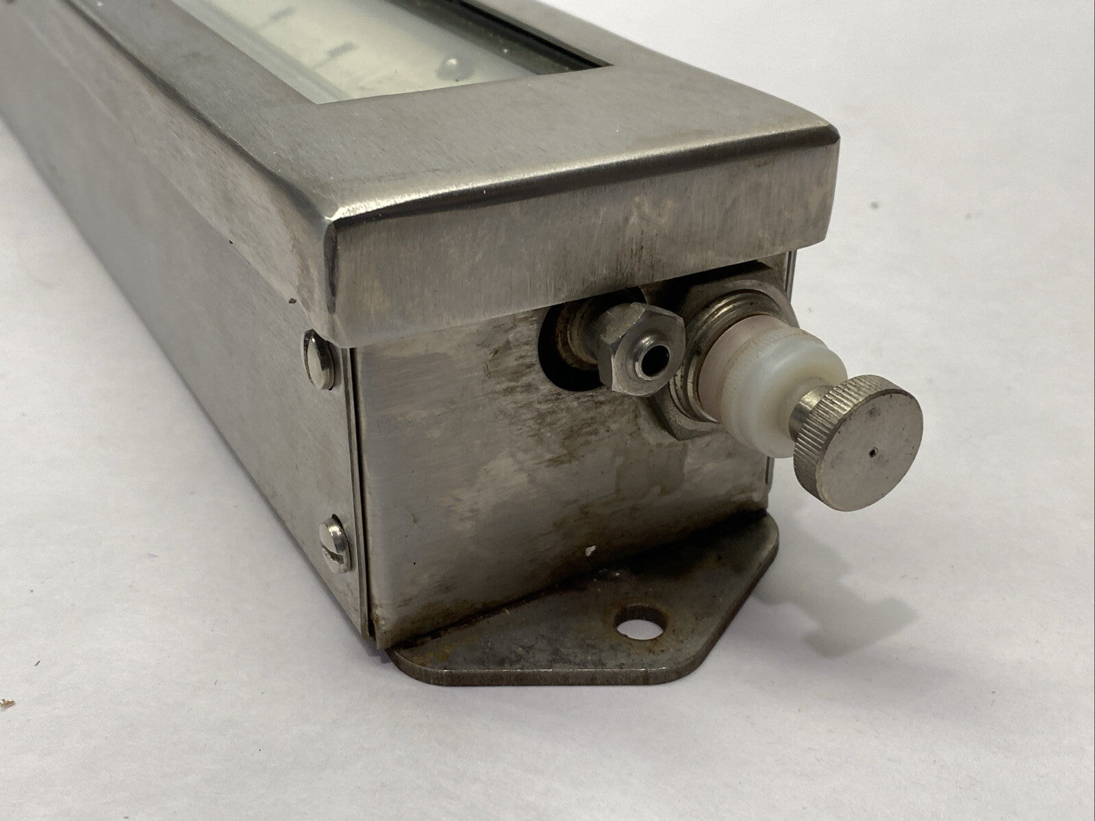 King-Gage 5992S-20R Model 5992S Hand Pump Bubbler Gauge SS 20" Scale Red Liquid - For parts or not working - Maverick Industrial Sales