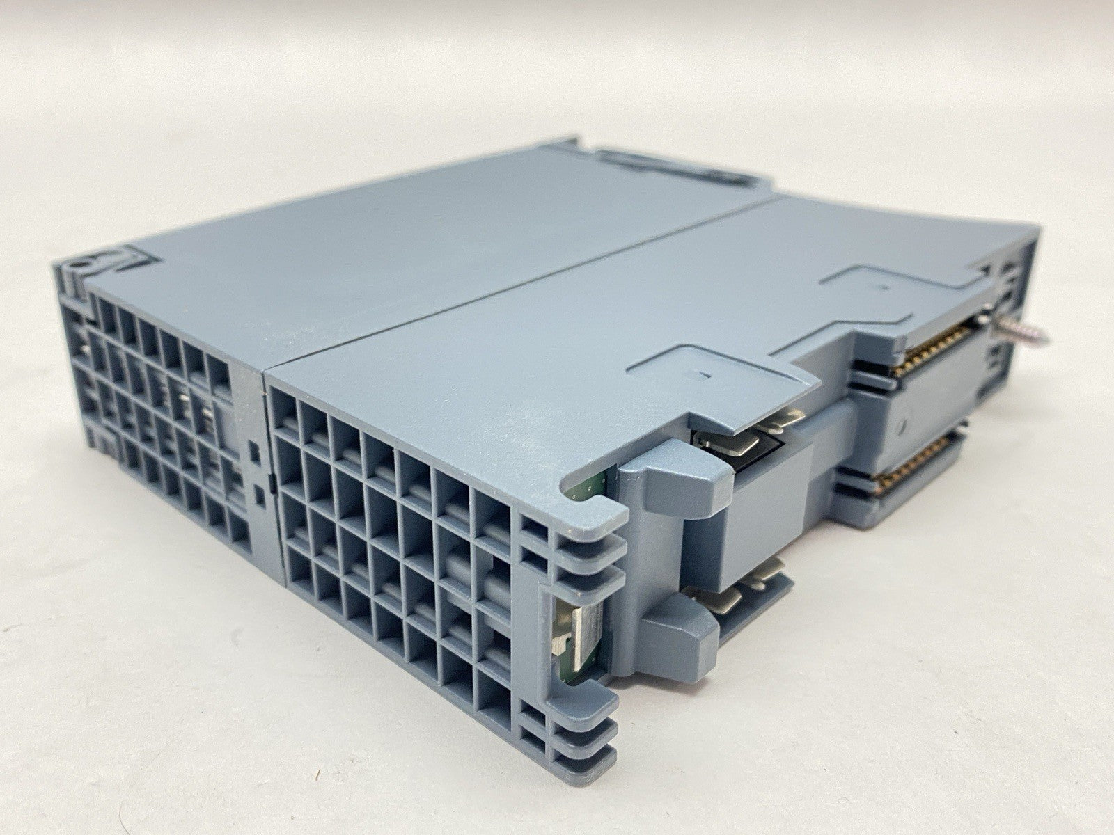 6ES7522-1BH01-0AB0 | Siemens Simatic S7-1500 Digital Output Module 24VDC - New – Open box - Maverick Industrial Sales