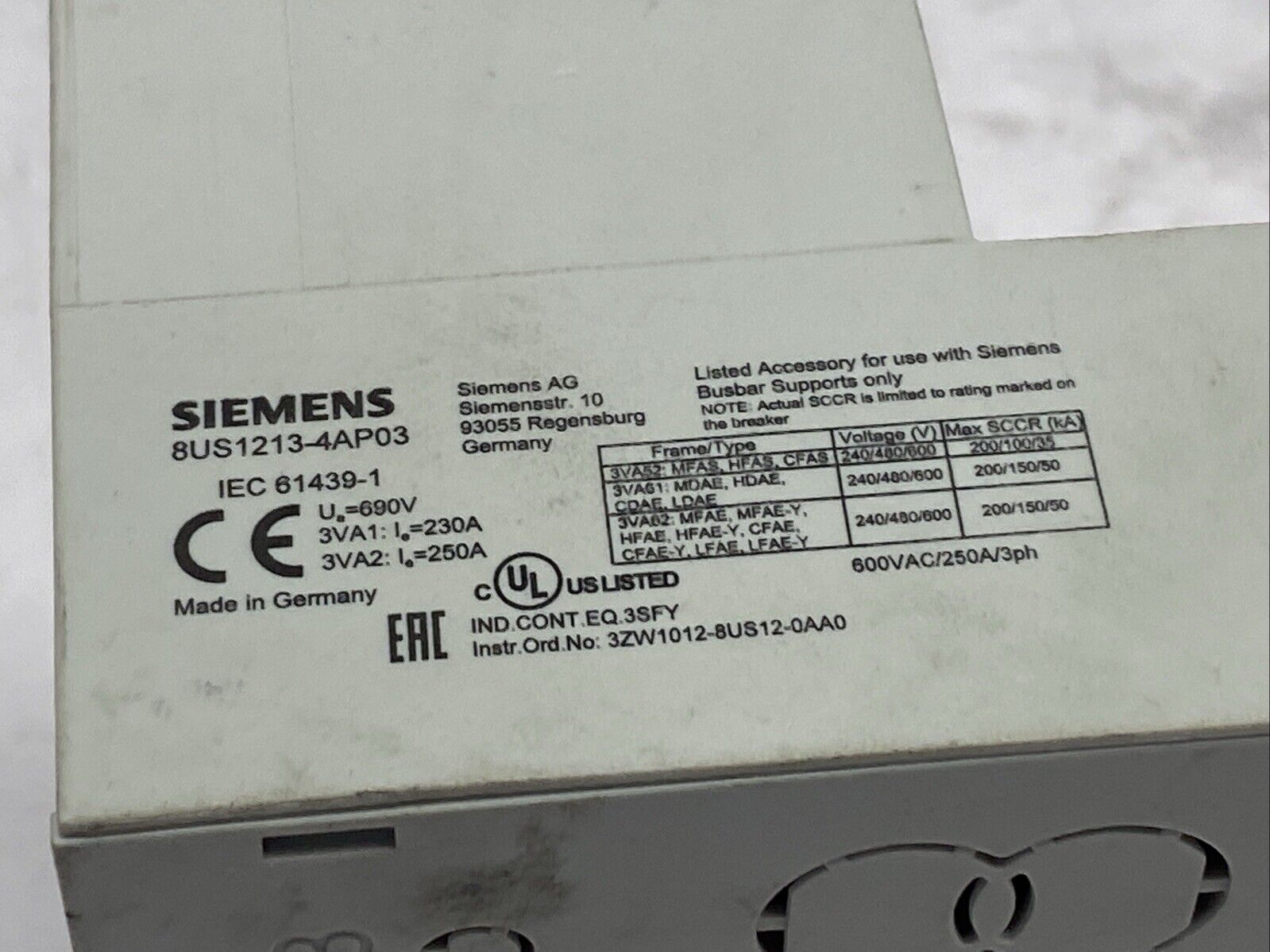 Siemens 8US1213-4AP03 Device Busbar Adapter MCCB 3-Pole 250A 600VAC - Maverick Industrial Sales