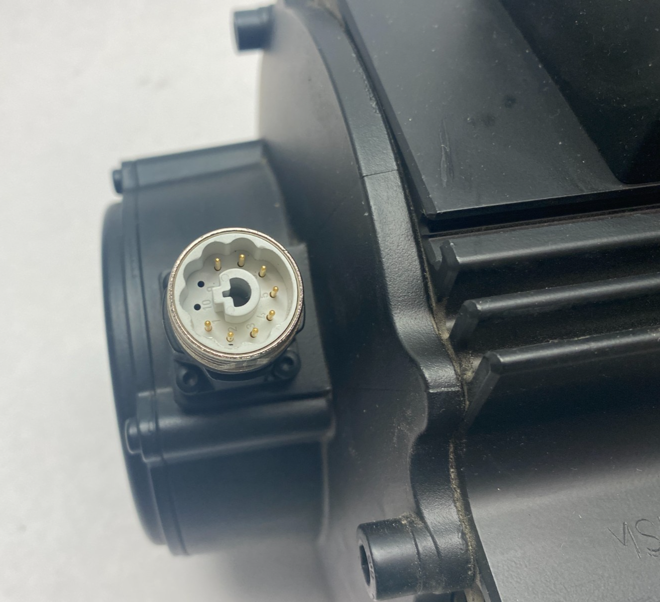 Rexroth R911311853 Synchronous Servo Motor MSK100C-0300-NN-M1-AG2-NNNN - Maverick Industrial Sales