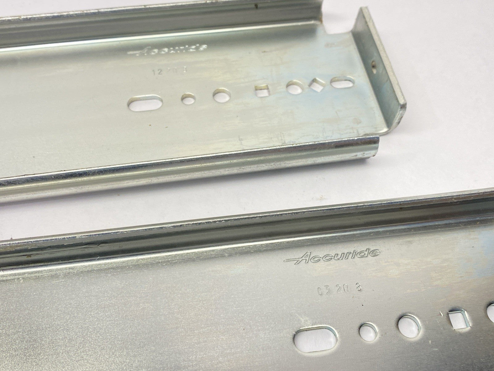 9308-522D, 4KTC4 | Accuride Heavy Duty Lock In/Out Drawer Slide Rails - New – Open box - Maverick Industrial Sales
