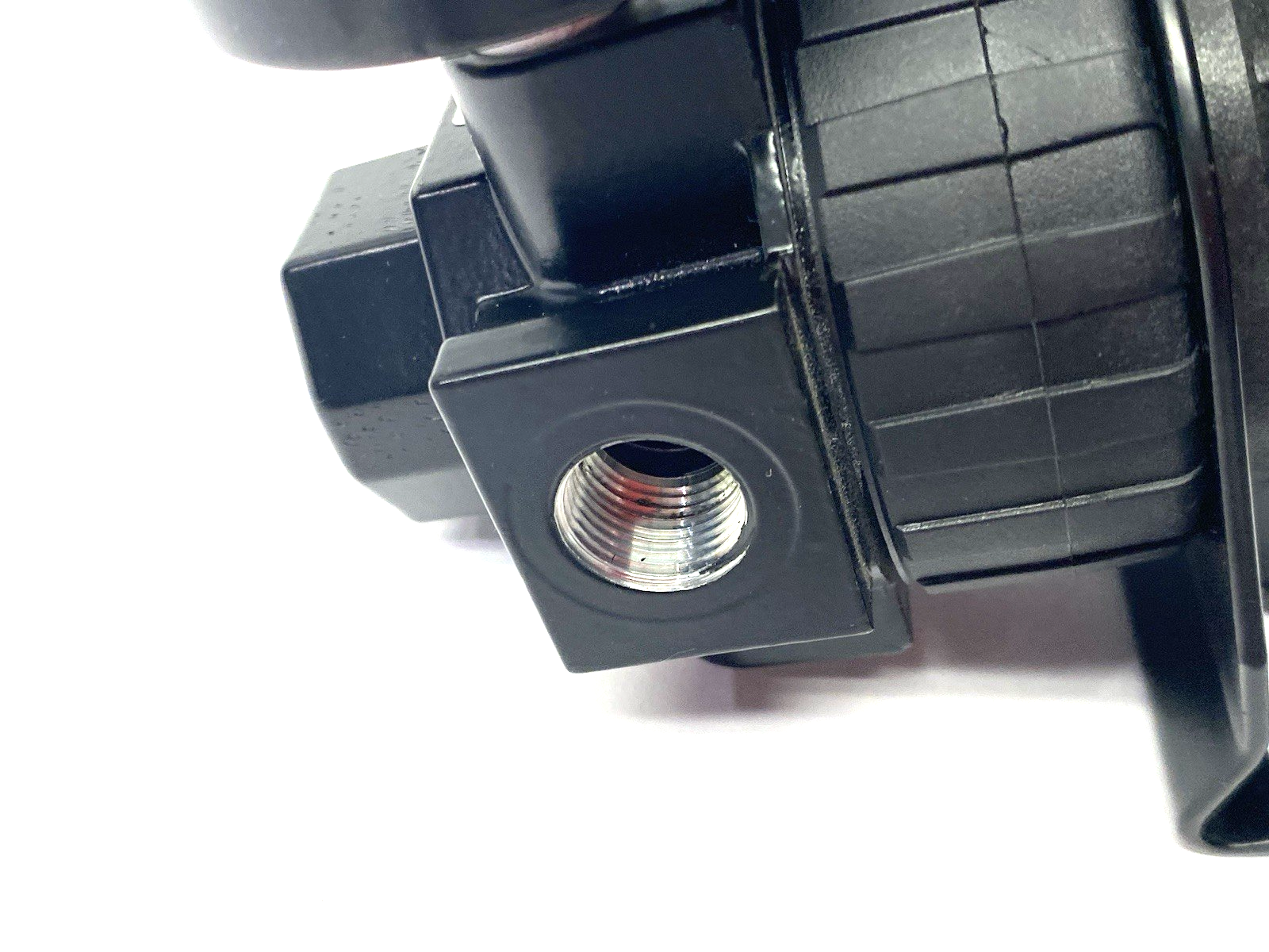 06R217NC | Parker Compact Regulator, 1/4" Ports, w/ Gauge - Used - Maverick Industrial Sales