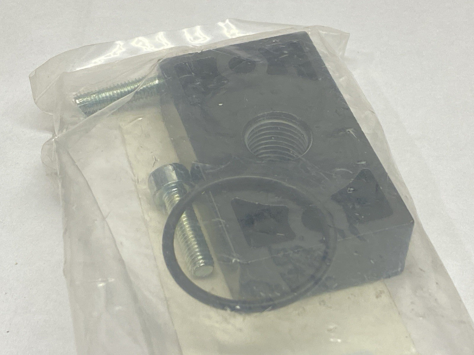 Festo PBL-1/4-D-MIDI-R Pneumatic Sub-Base 546533 - Maverick Industrial Sales