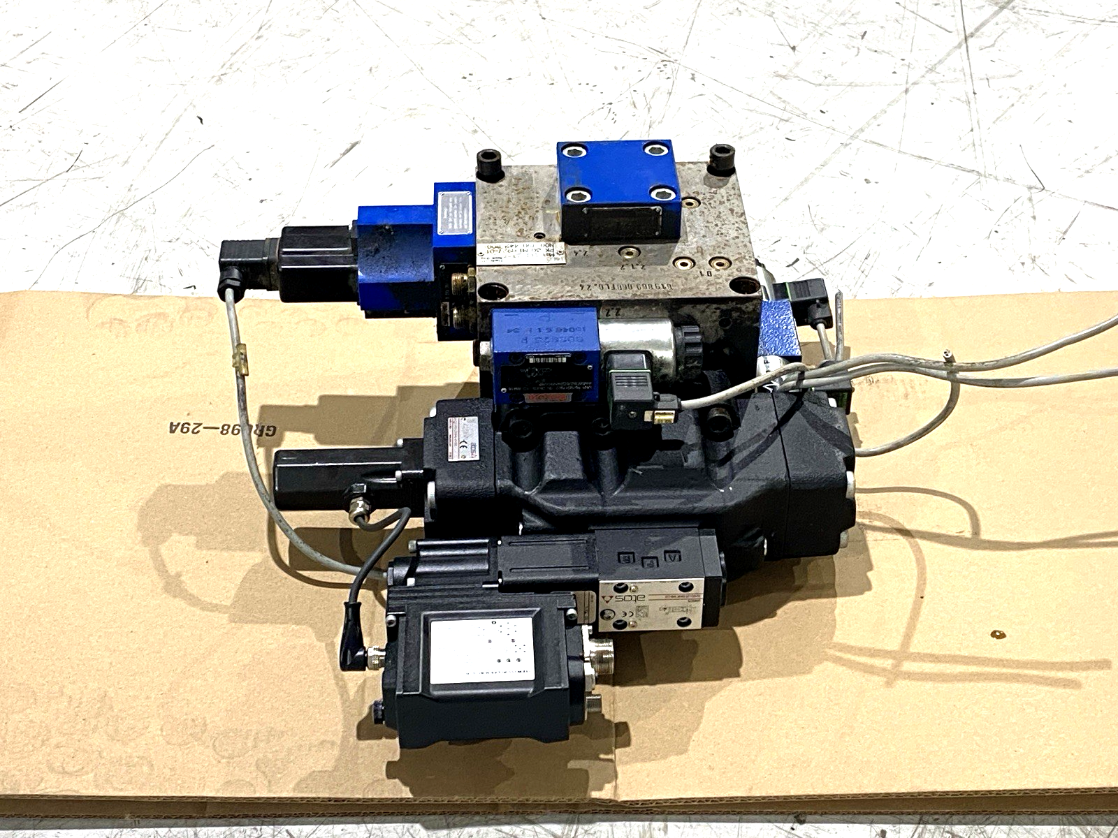 DPZO-LES-SN-BC473-D9/E | Atos Valve DLHZO-LES-SN-BC-040-L13 Bosch Rexroth 141113-2 - Used - Maverick Industrial Sales