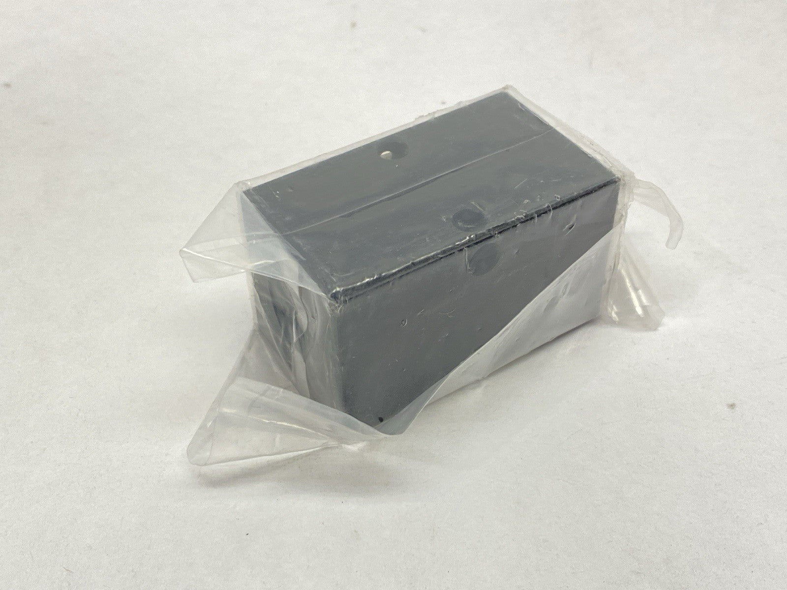 MRA-2DC | Nitra Pneumatic Valve Manifold 1000psi 2x 3/8" FNPT 2x 1/4" FNPT - New - Maverick Industrial Sales